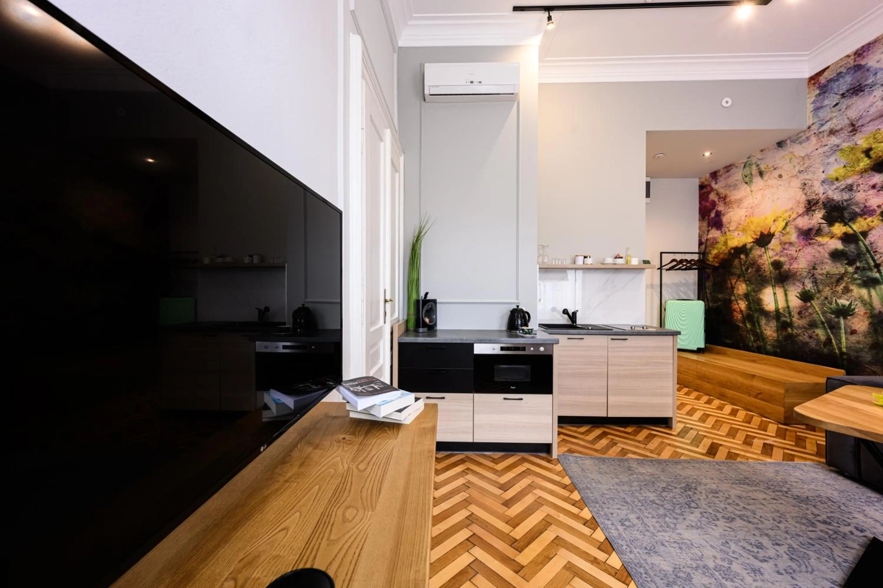 TV and multimedia in Arts Apartments - Kraków Old Town
