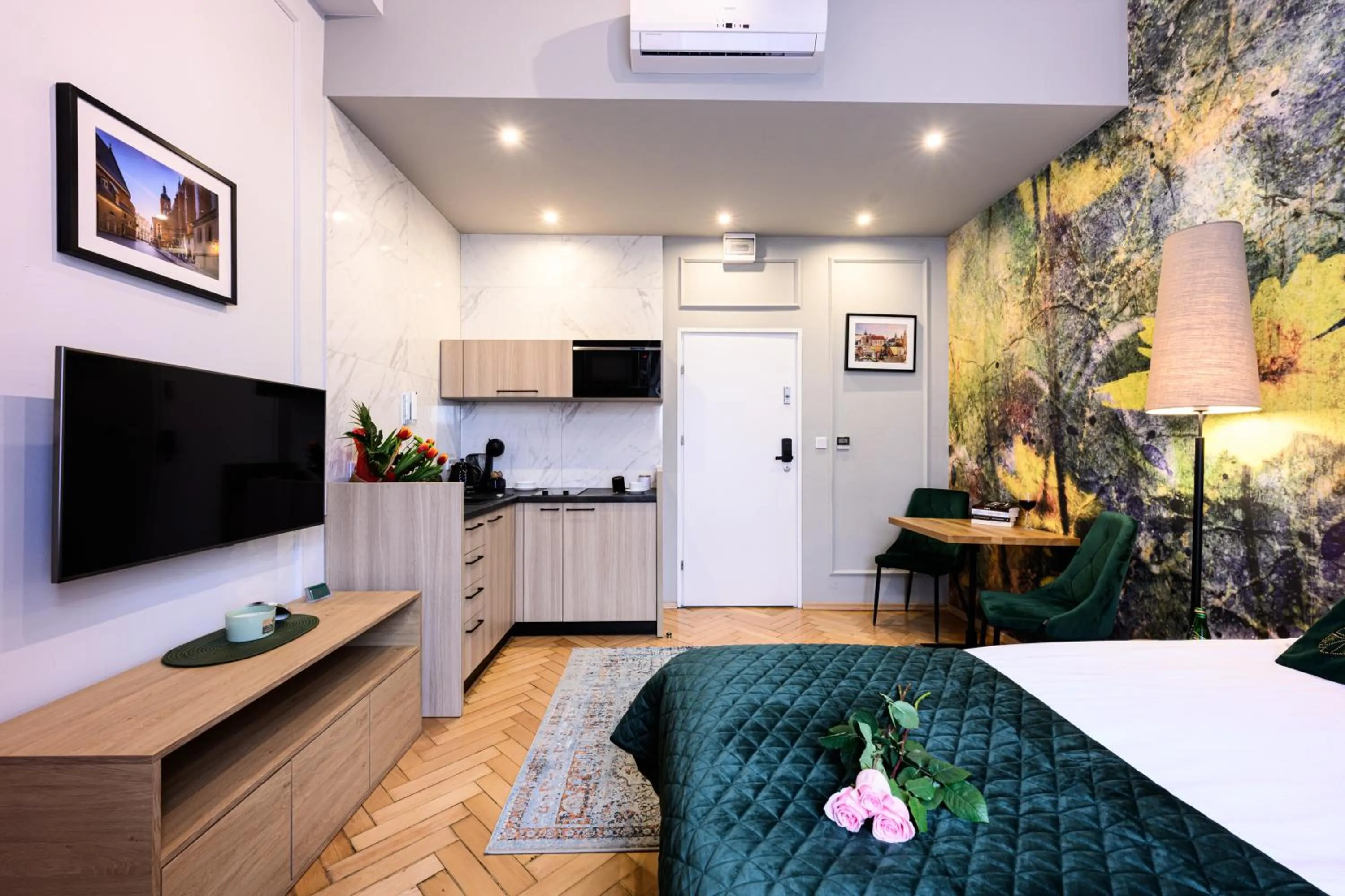 Bed in Arts Apartments - Kraków Old Town
