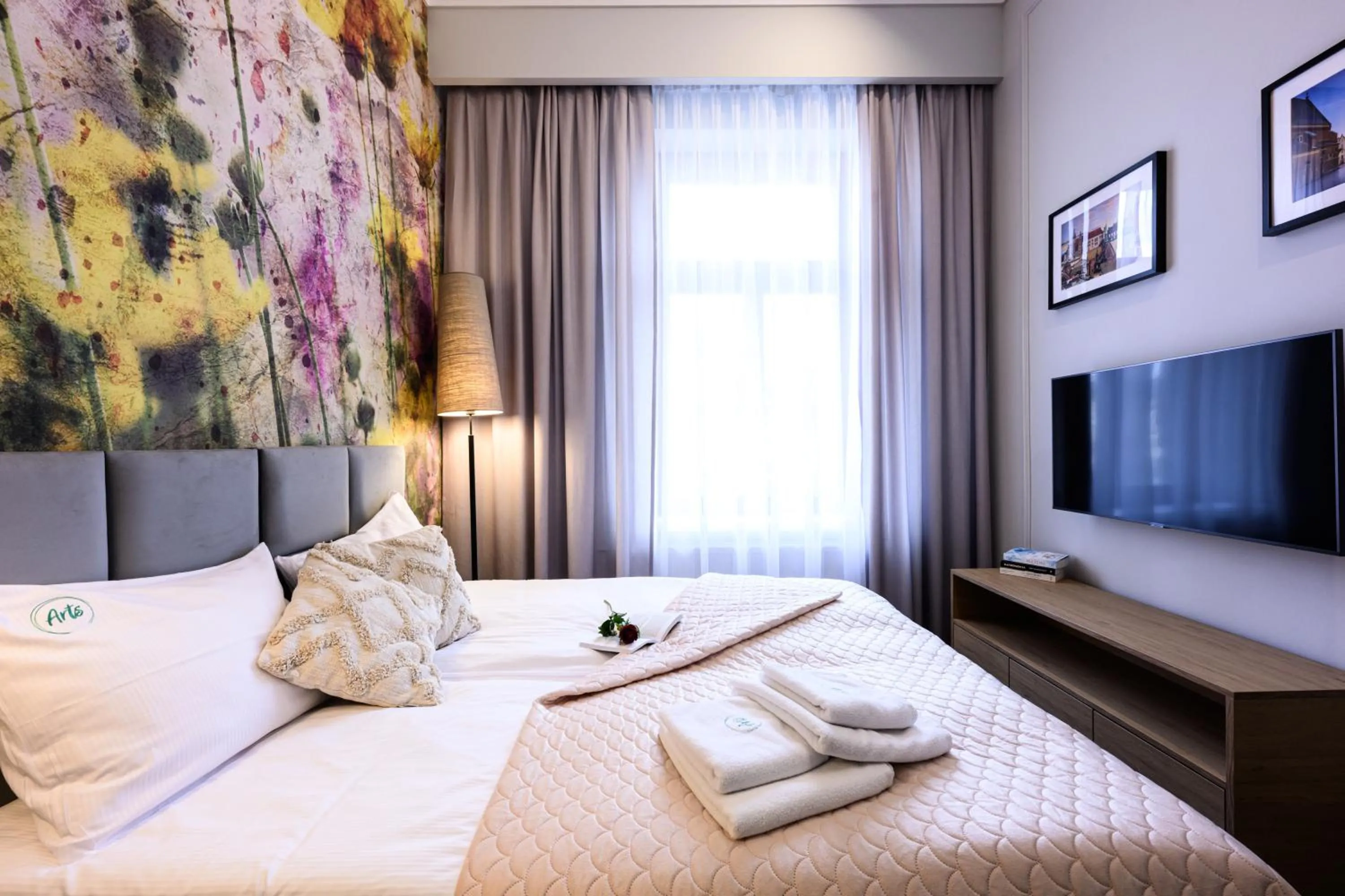 Bed in Arts Apartments - Kraków Old Town