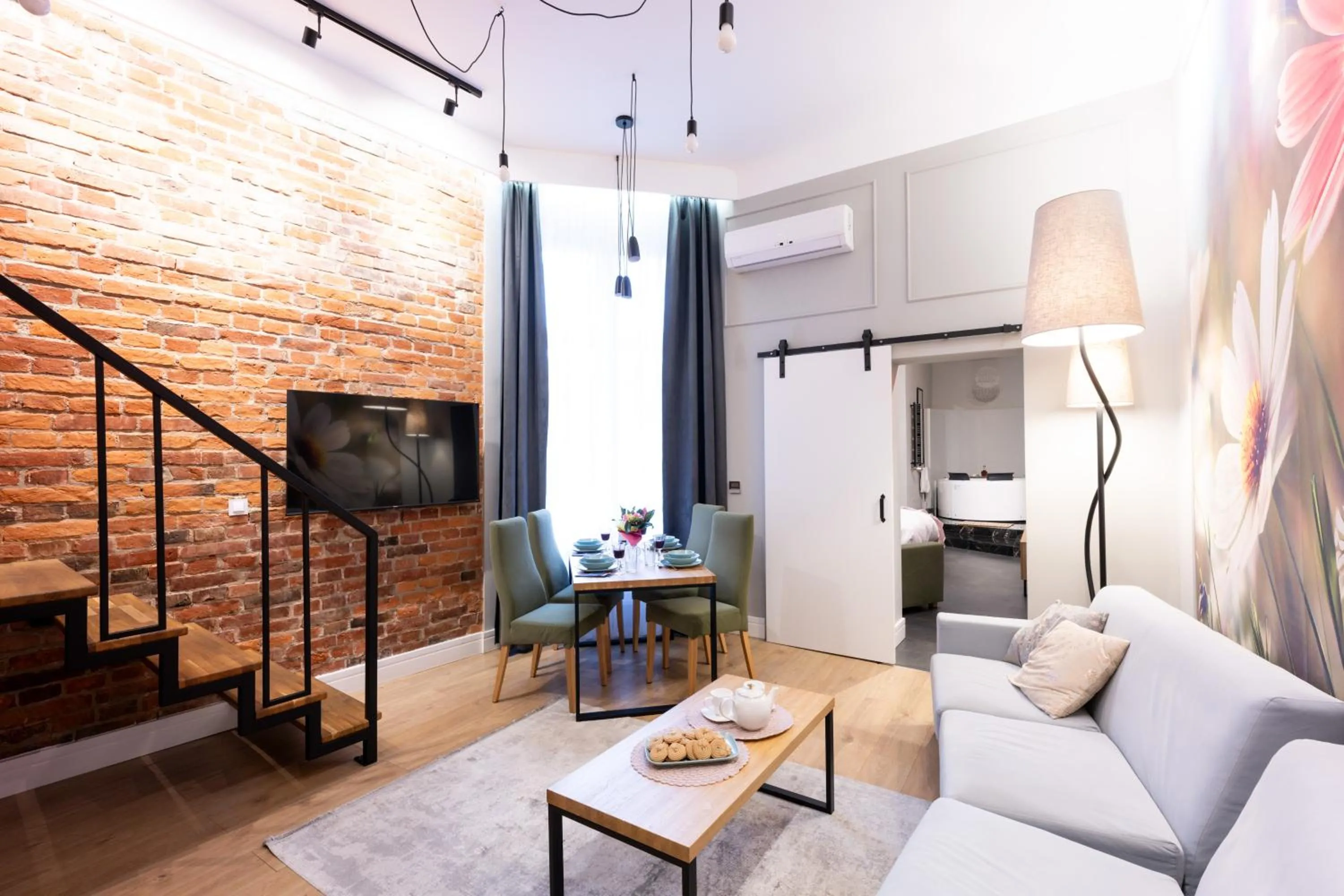 Communal lounge/ TV room in Arts Apartments - Kraków Old Town