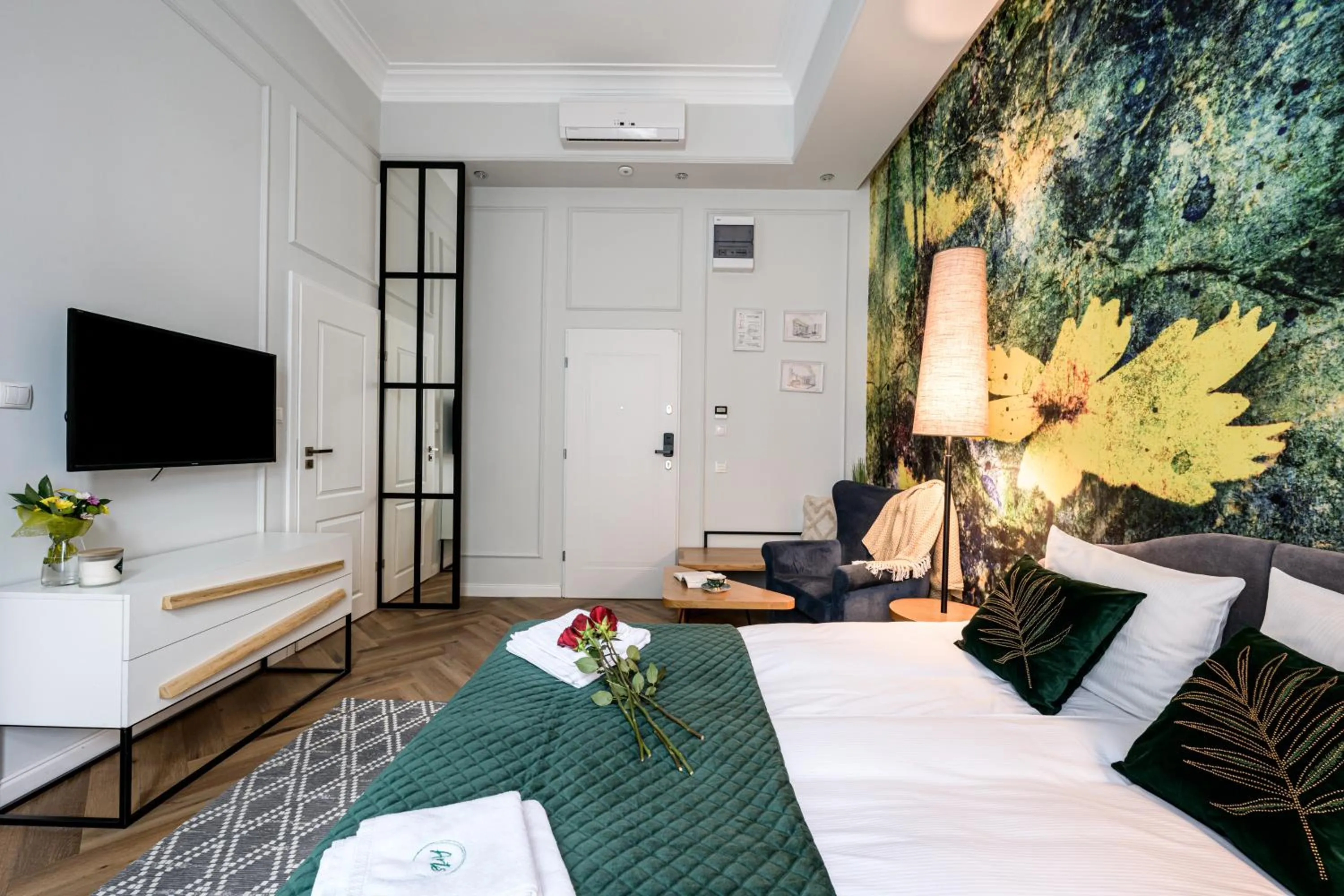 Photo of the whole room, Bed in Arts Apartments - Kraków Old Town