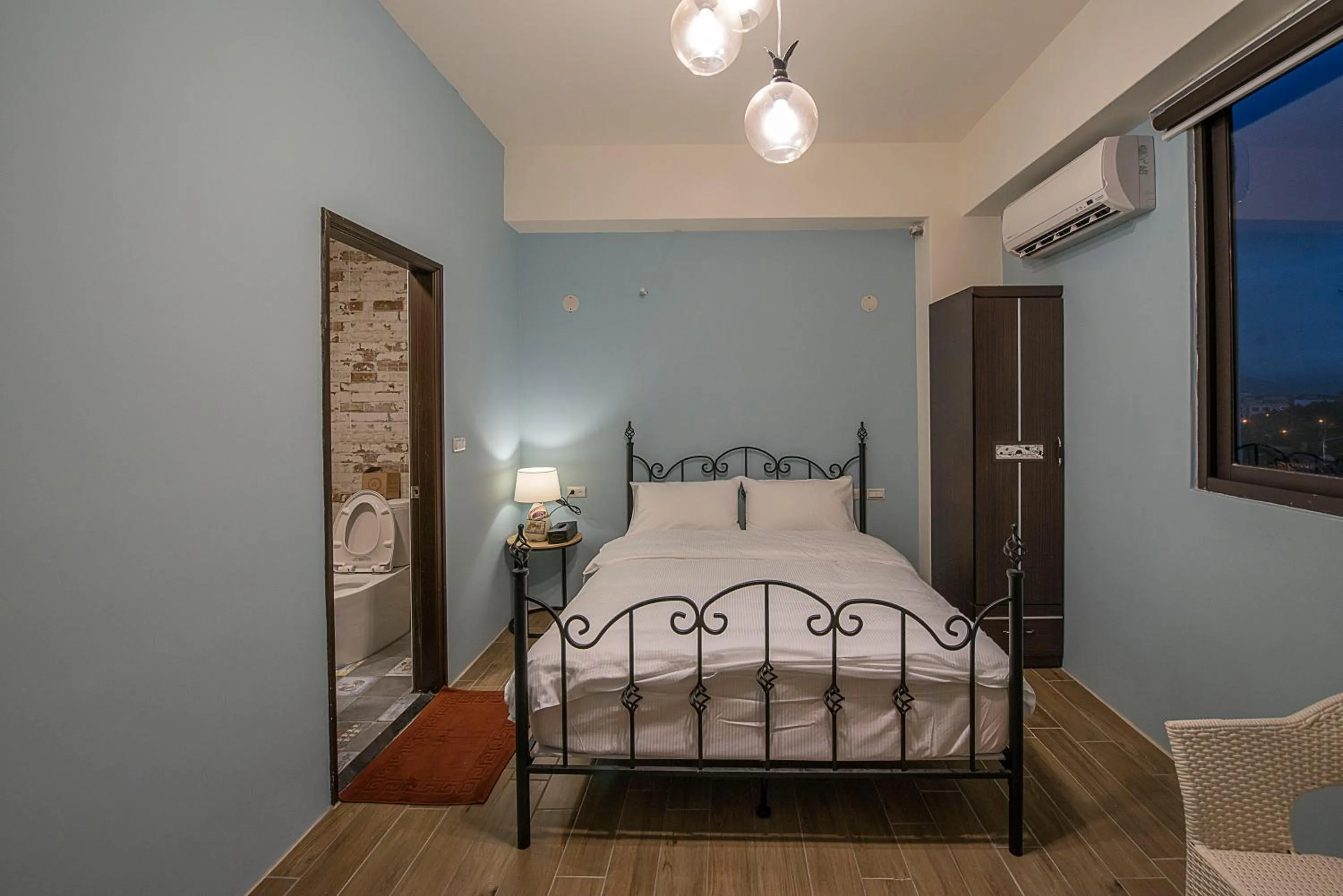 Shower, Bed in Warm Breeze Stay