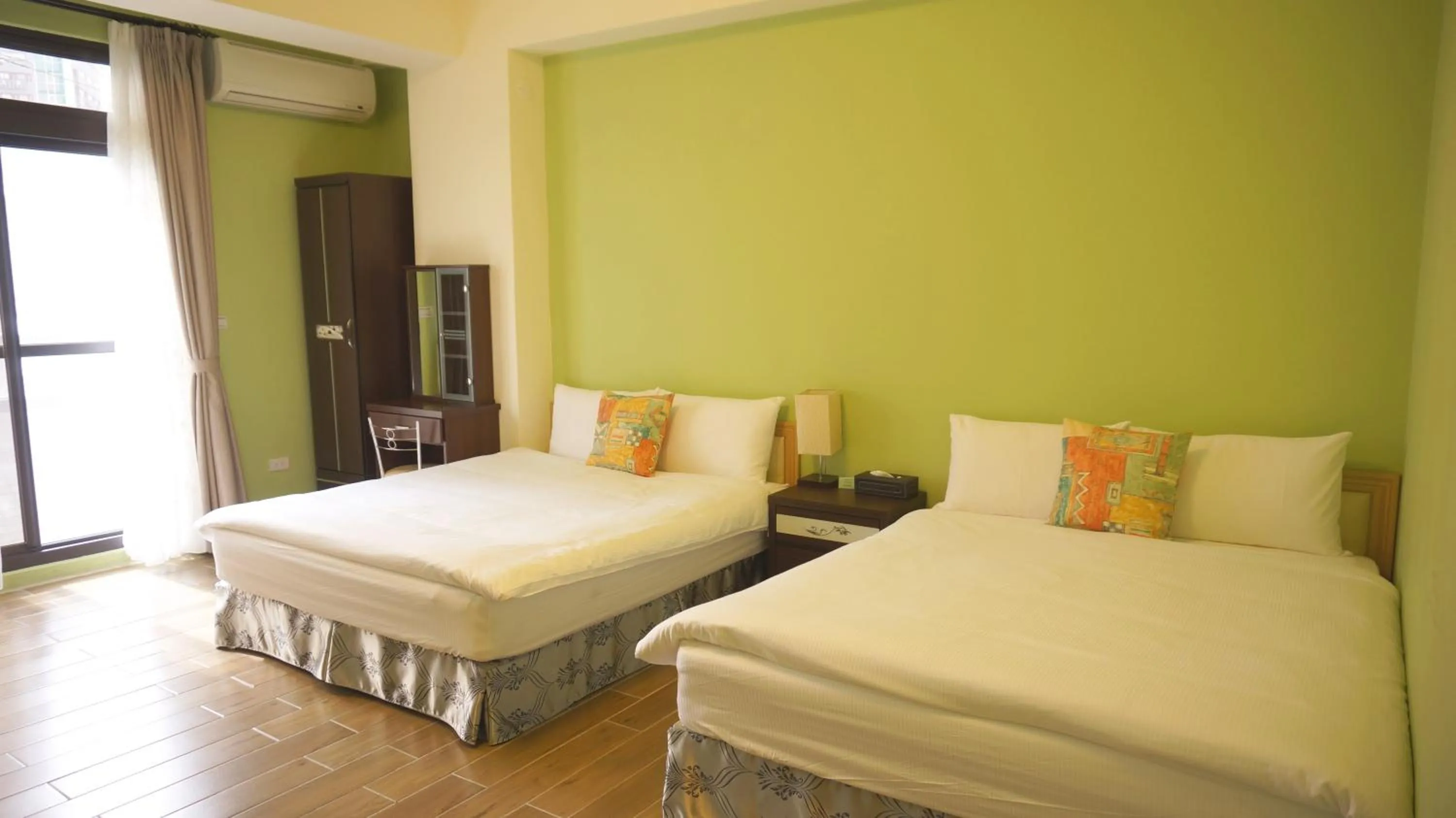 Shower, Bed in Warm Breeze Stay
