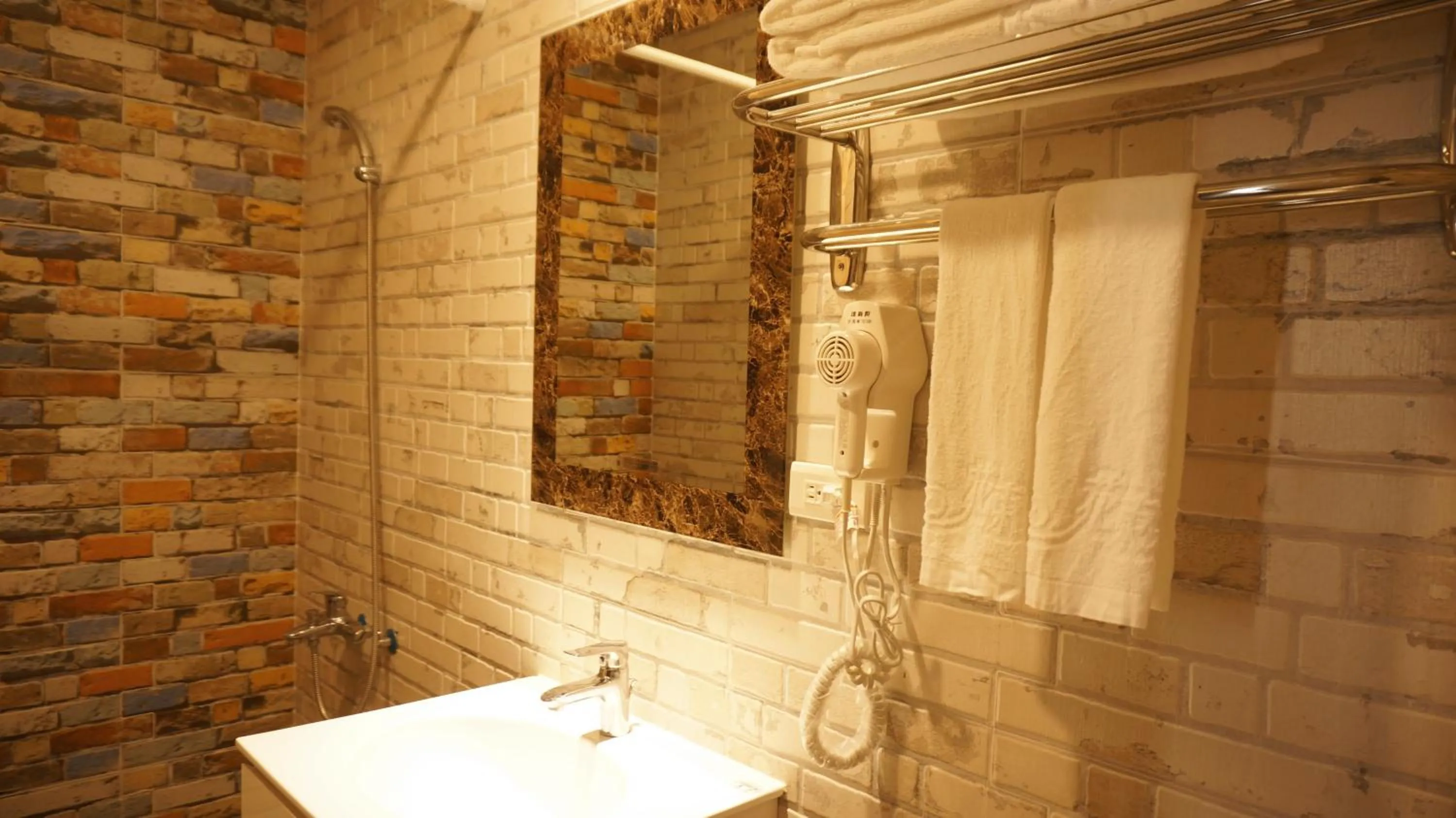 Shower in Warm Breeze Stay