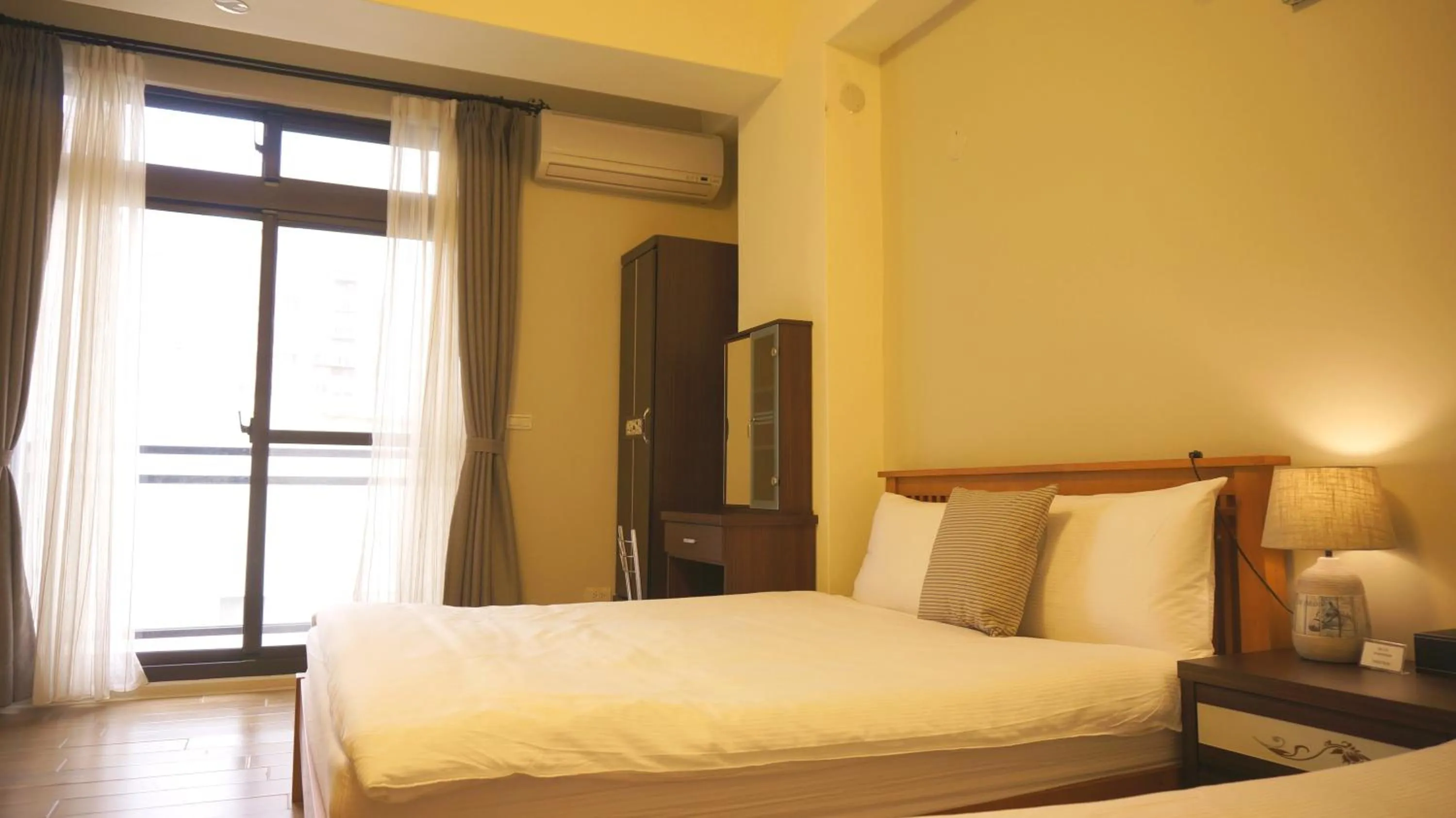 Shower, Bed in Warm Breeze Stay