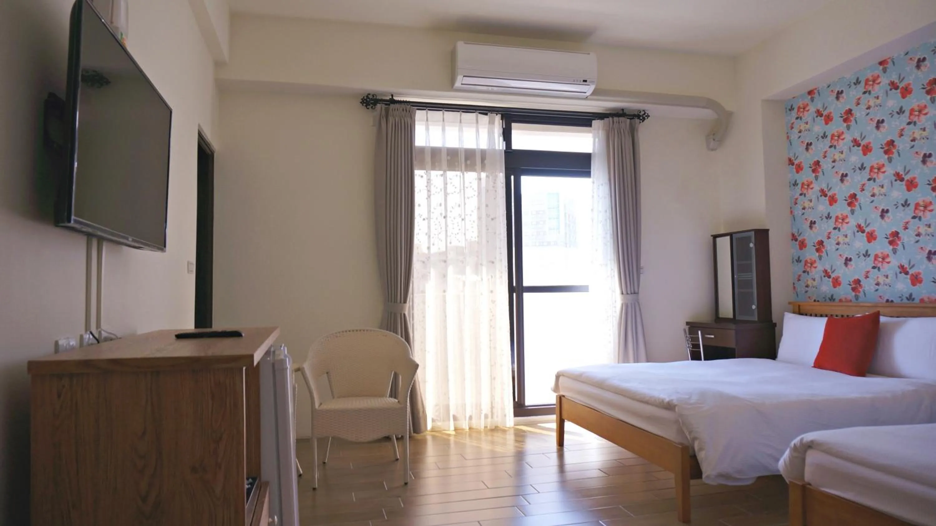 Shower, Bed in Warm Breeze Stay