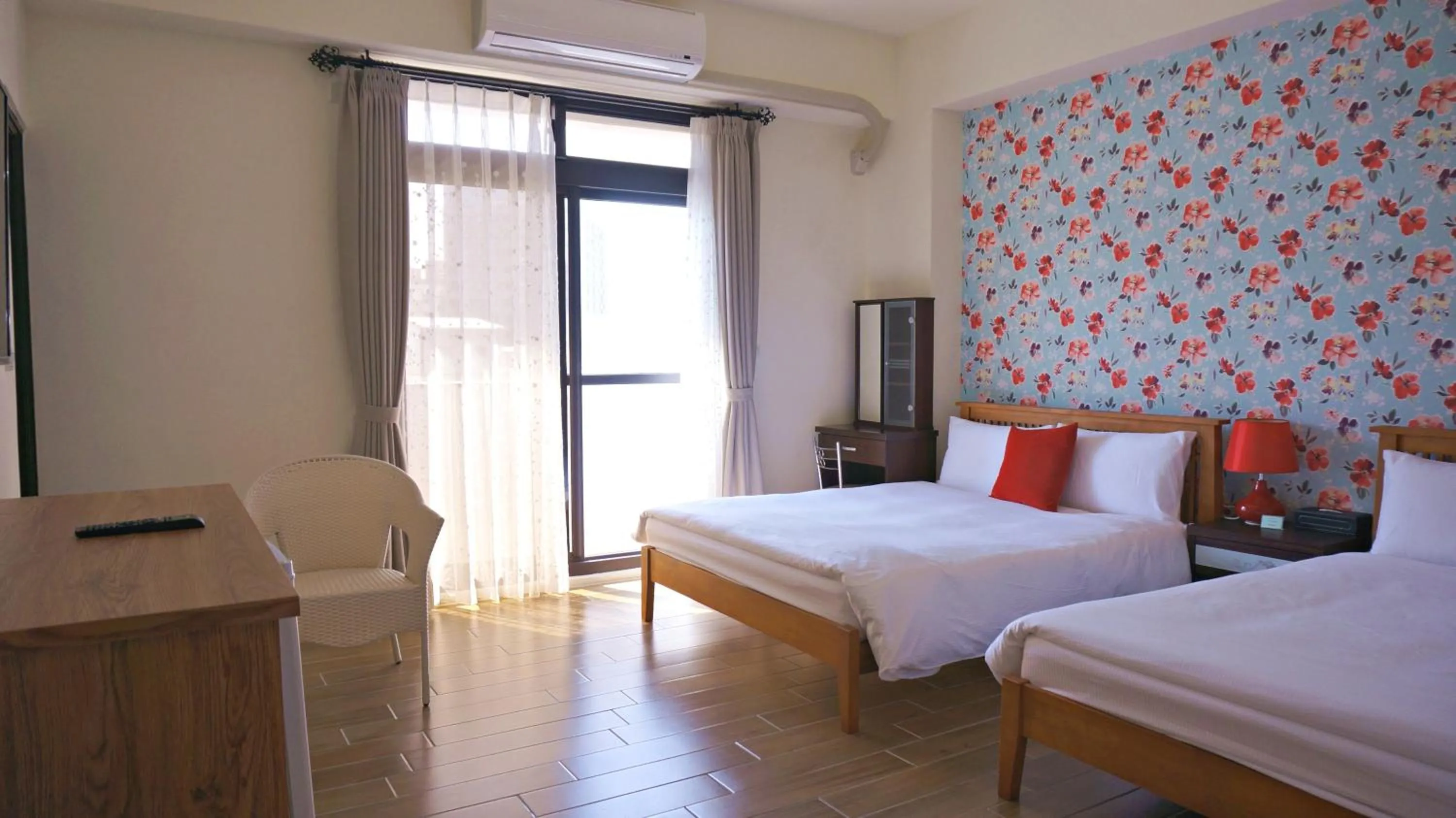 Shower, Bed in Warm Breeze Stay