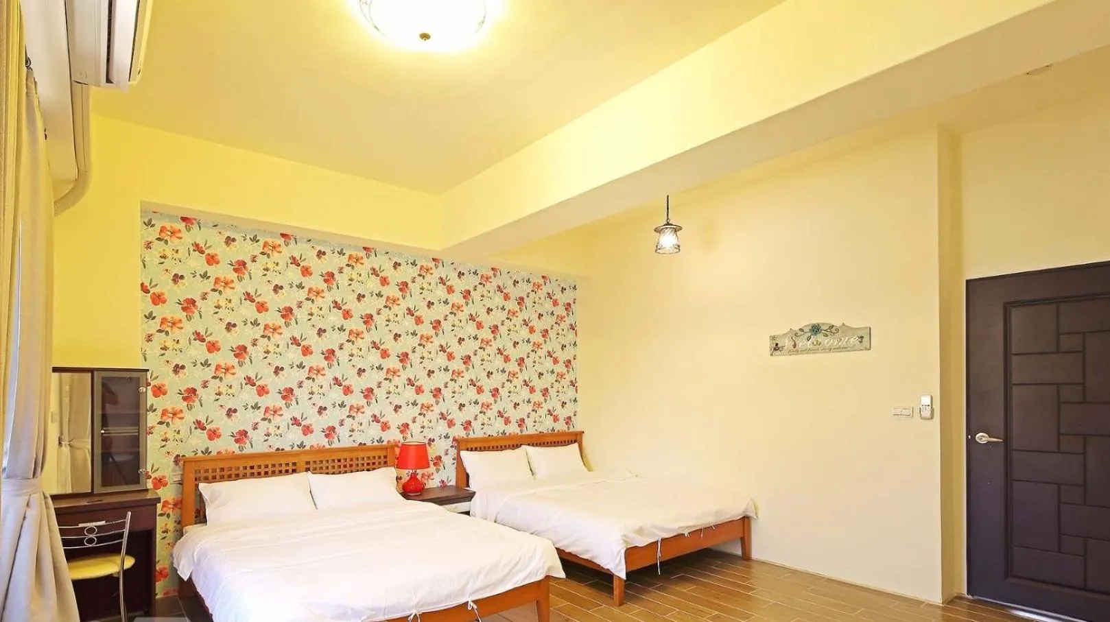 Photo of the whole room, Bed in Warm Breeze Stay