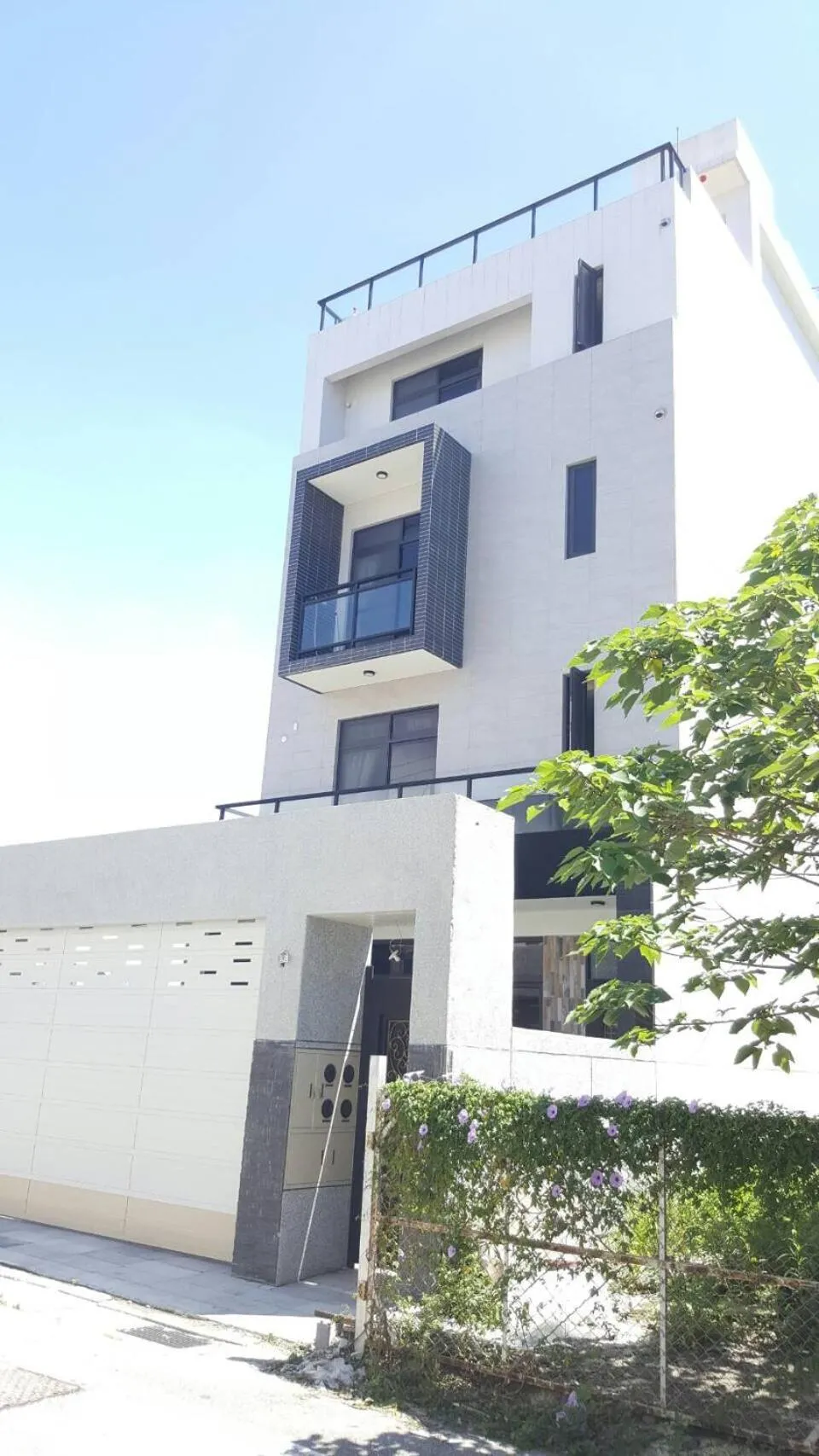 Property building in Warm Breeze Stay