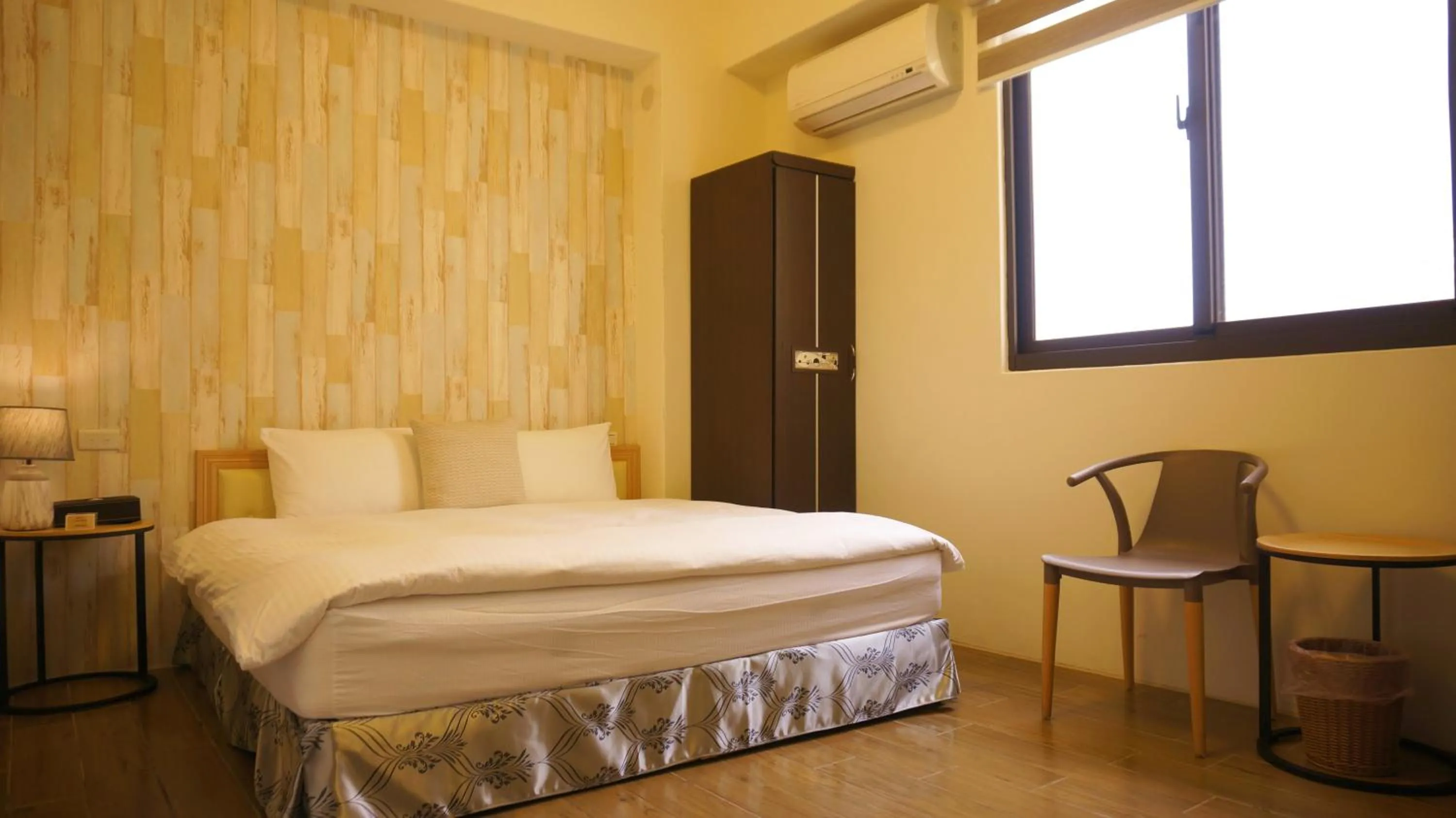 Shower, Bed in Warm Breeze Stay
