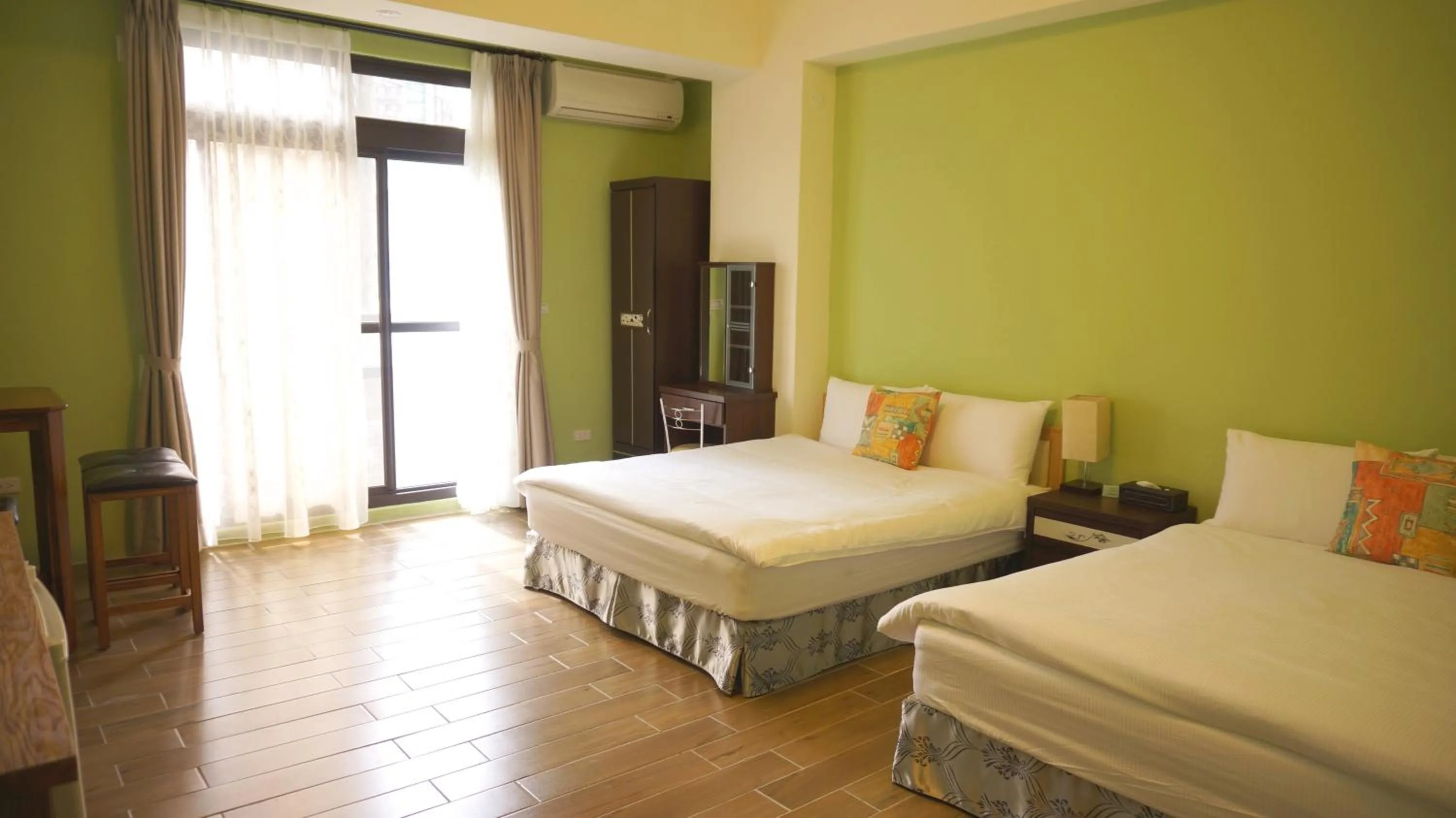 Shower, Bed in Warm Breeze Stay