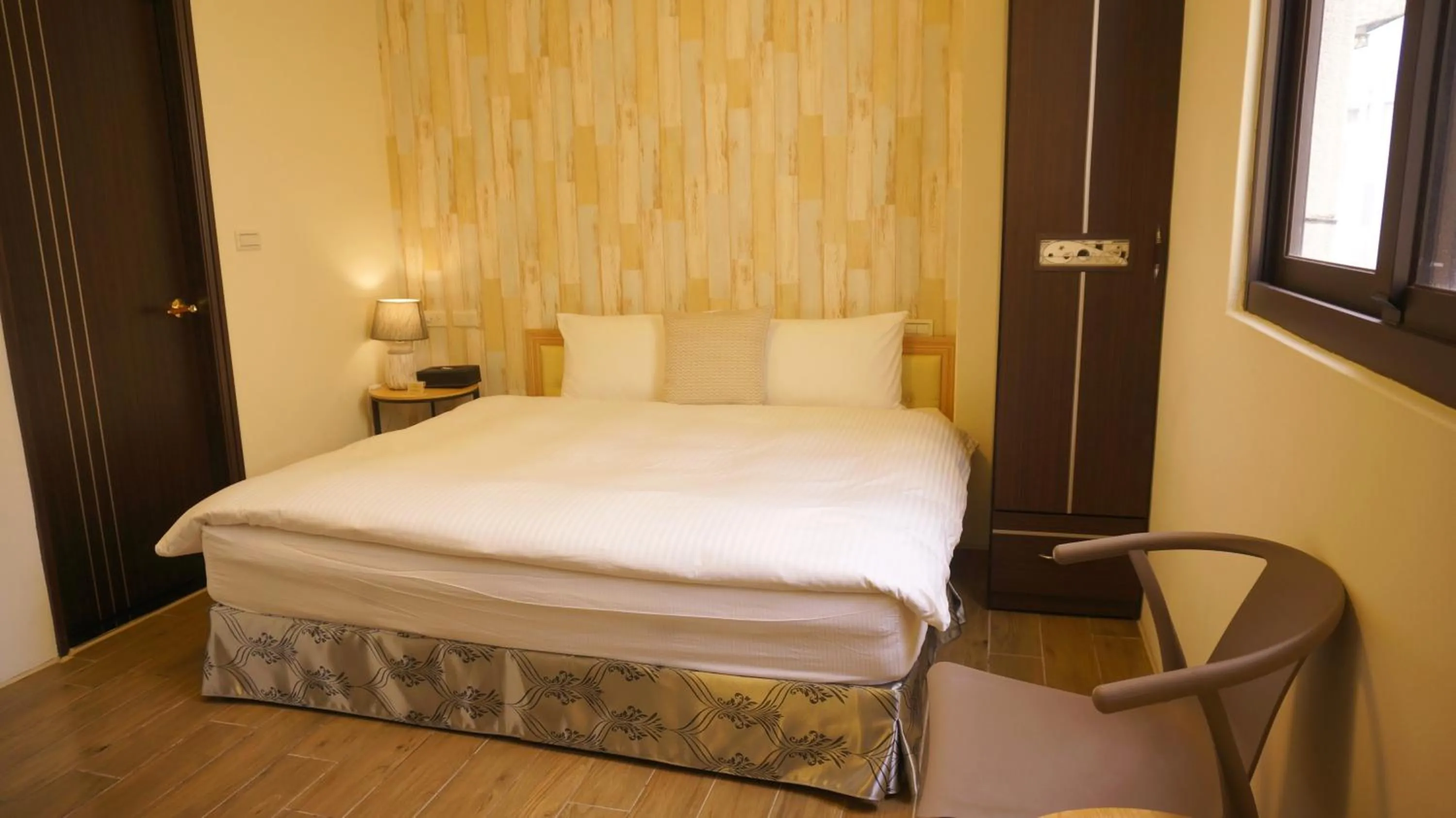 Shower, Bed in Warm Breeze Stay