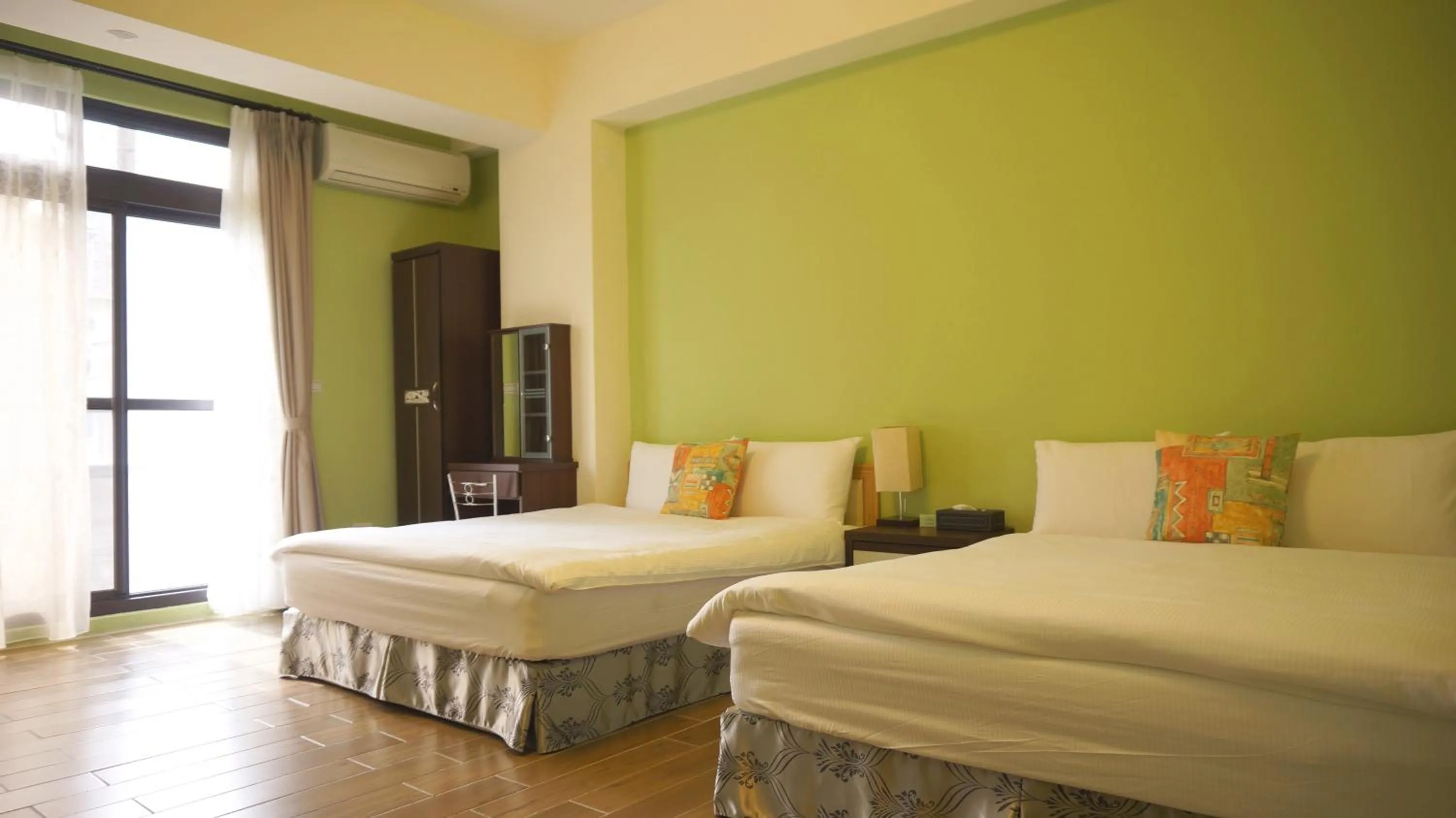 Shower, Bed in Warm Breeze Stay