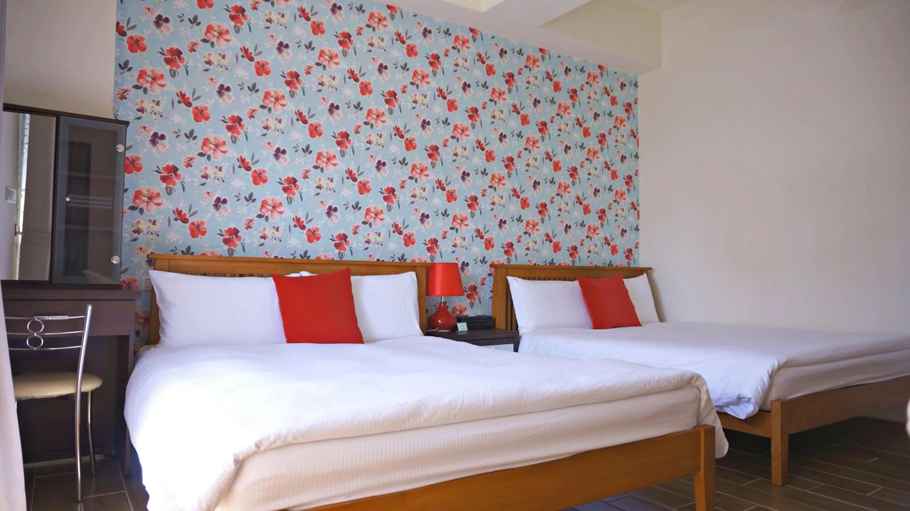 Shower, Bed in Warm Breeze Stay