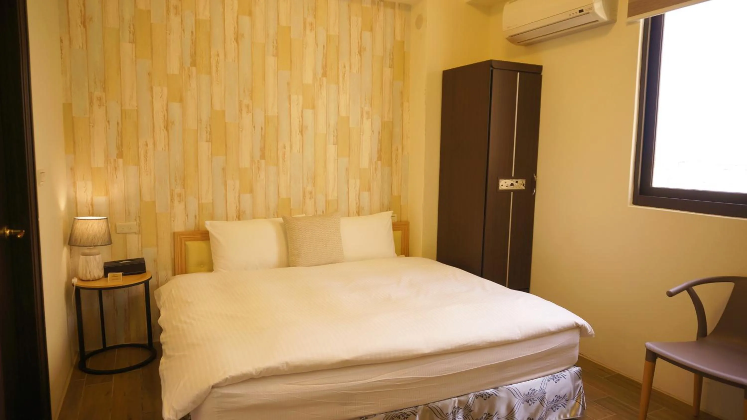 Shower, Bed in Warm Breeze Stay