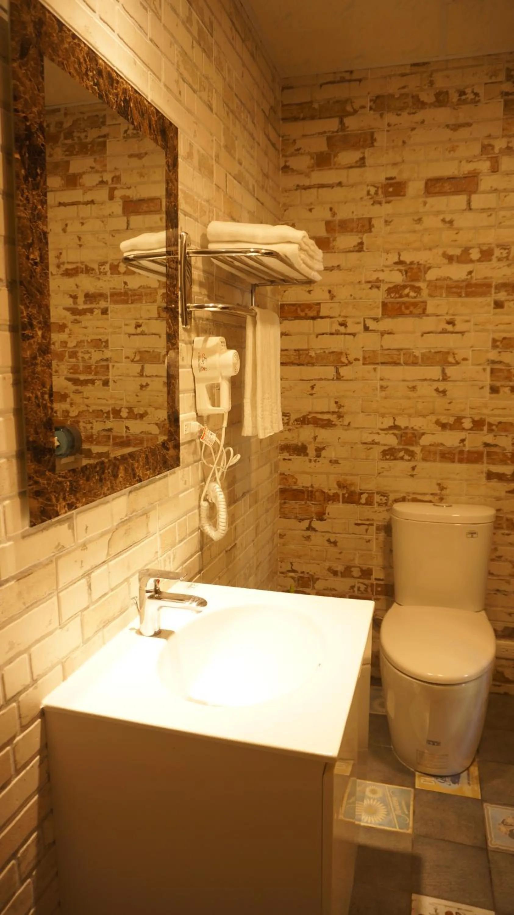 Shower in Warm Breeze Stay