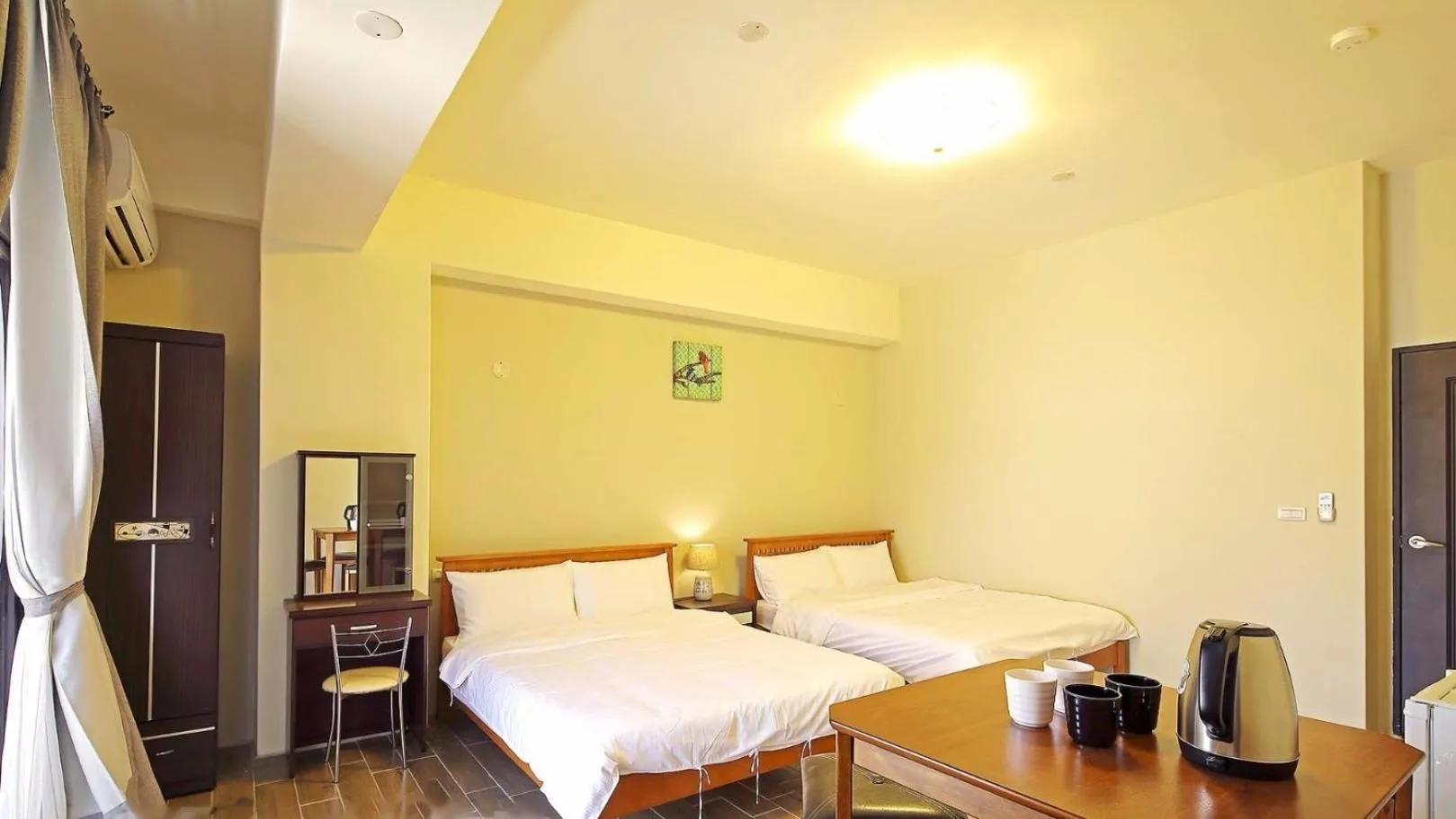Photo of the whole room, Bed in Warm Breeze Stay