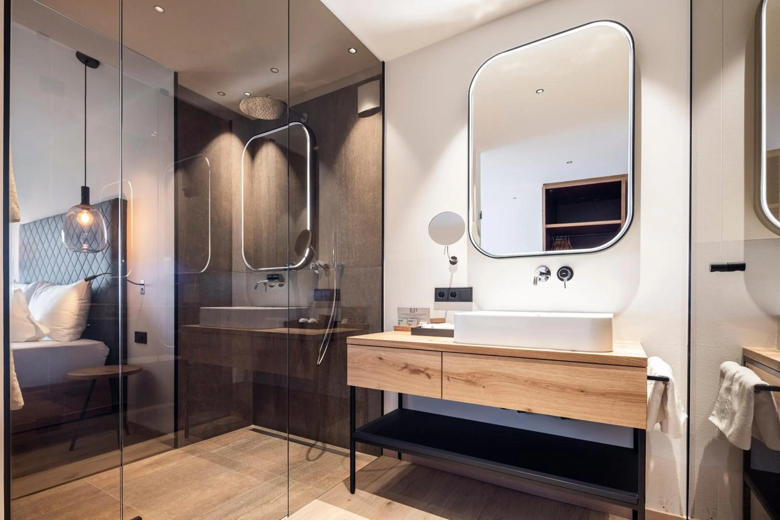 Shower, Bed in Hotel Baumwirt