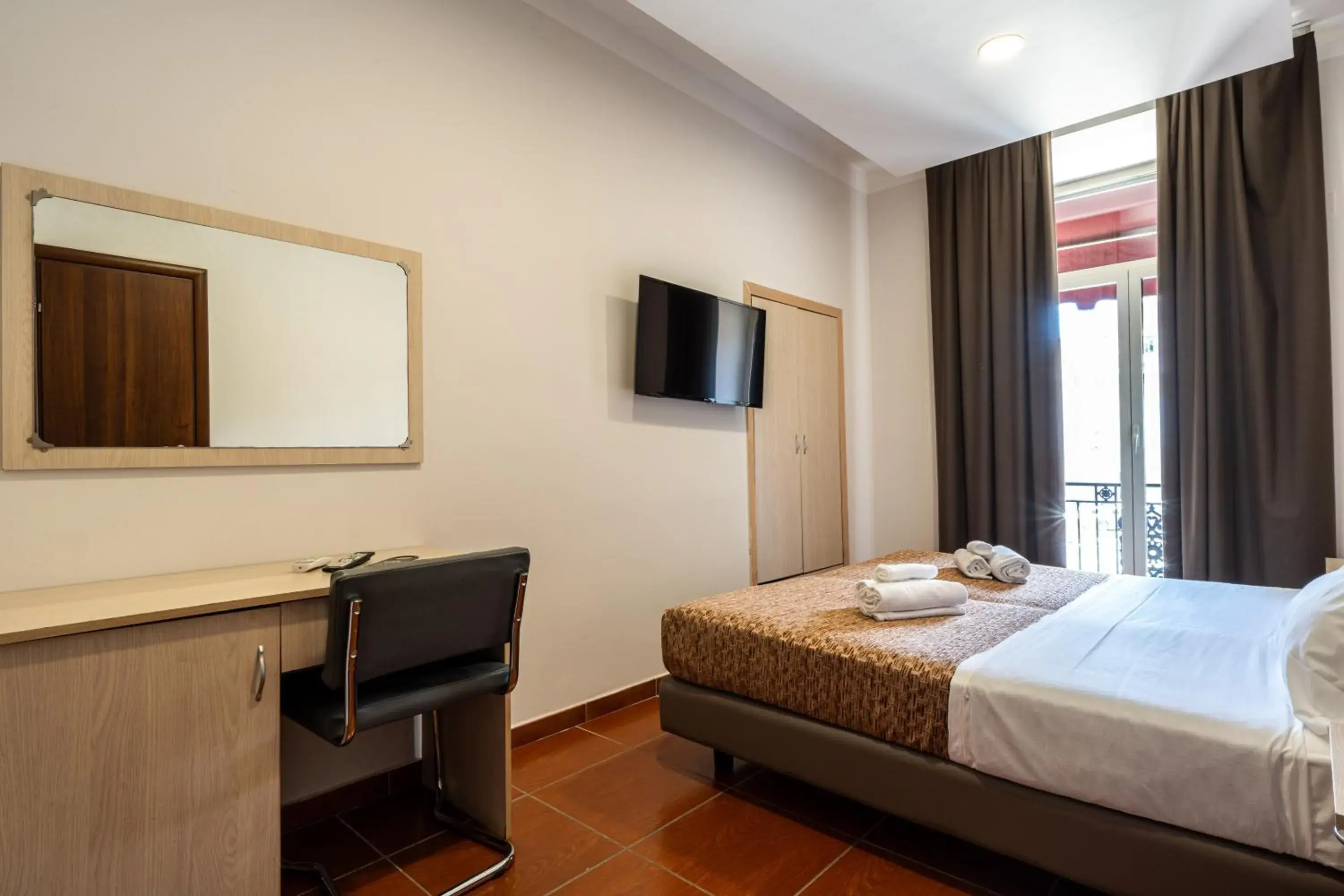 TV and multimedia, Bed in Hotel Diamond TV and multimedia, Bed in Hotel Diamond