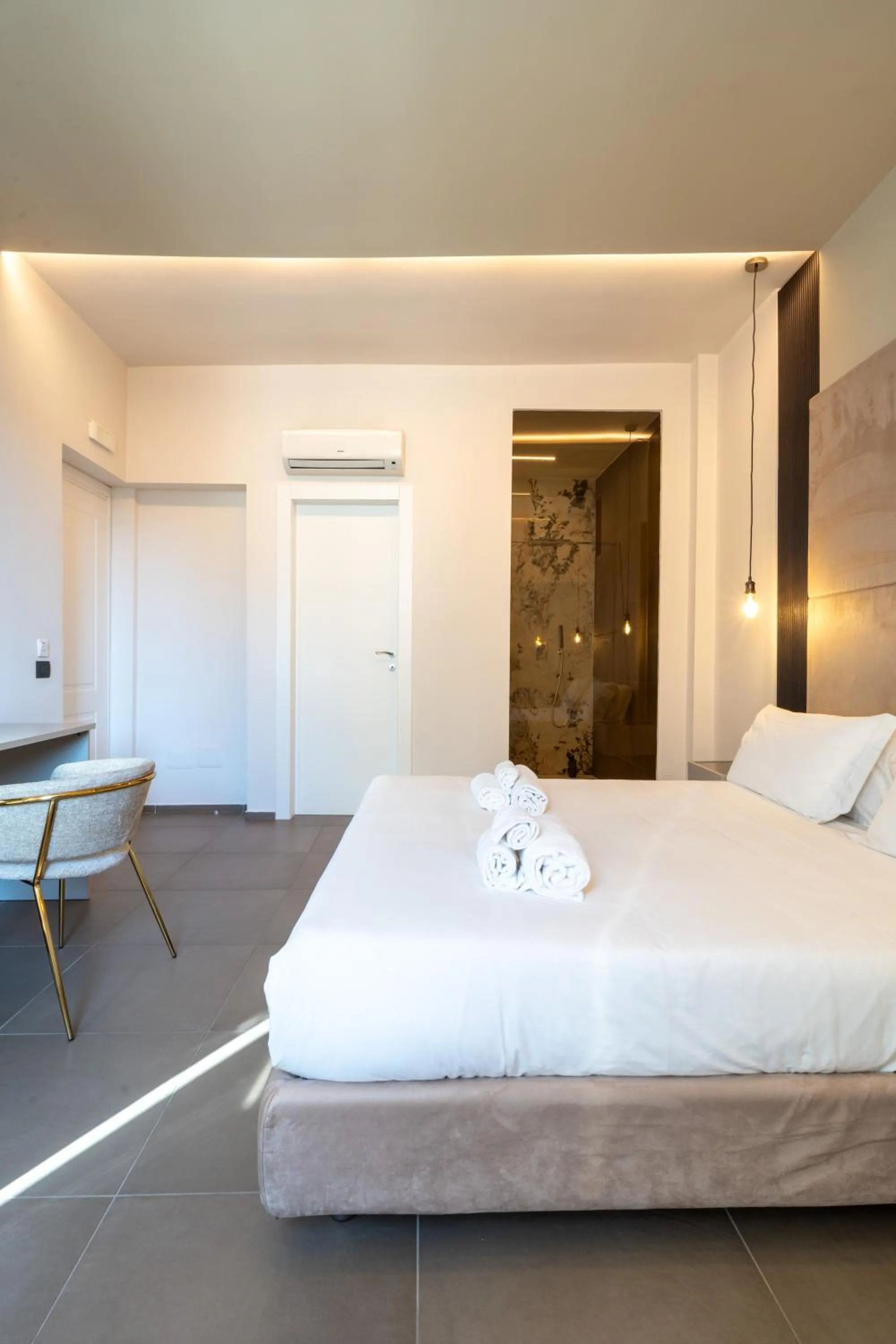 Bed in Hotel Diamond