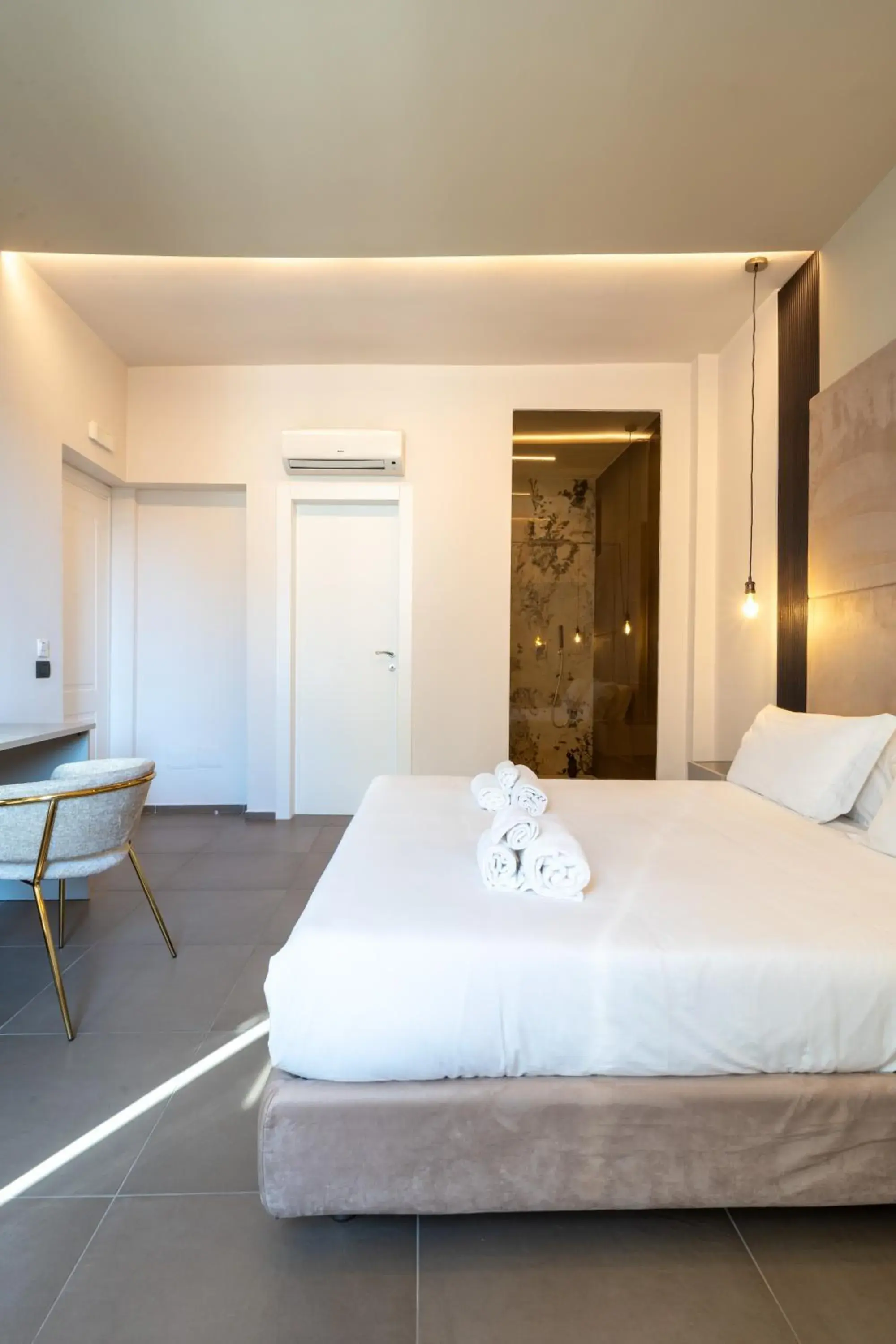 Bed in Hotel Diamond Bed in Hotel Diamond