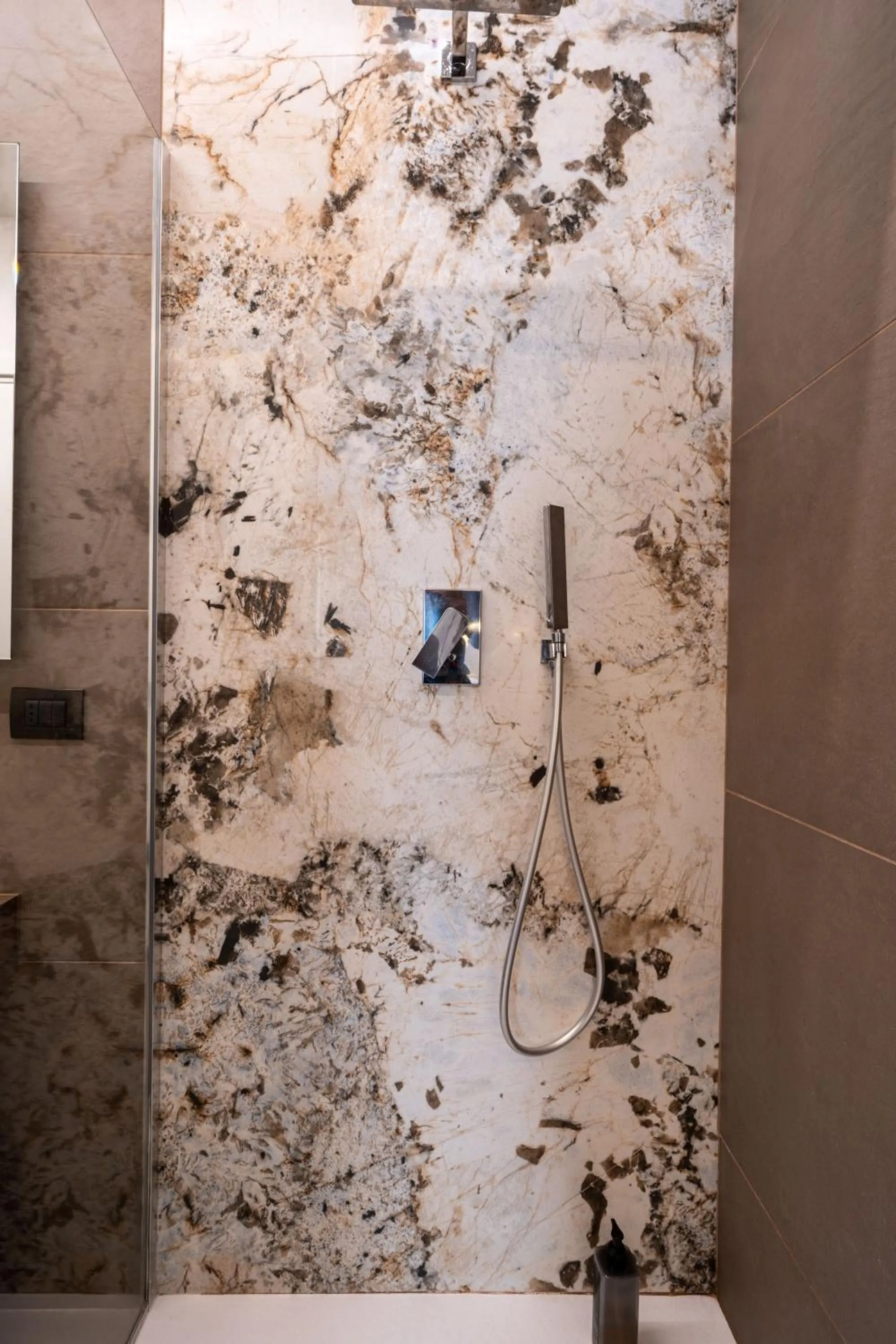 Shower in Hotel Diamond