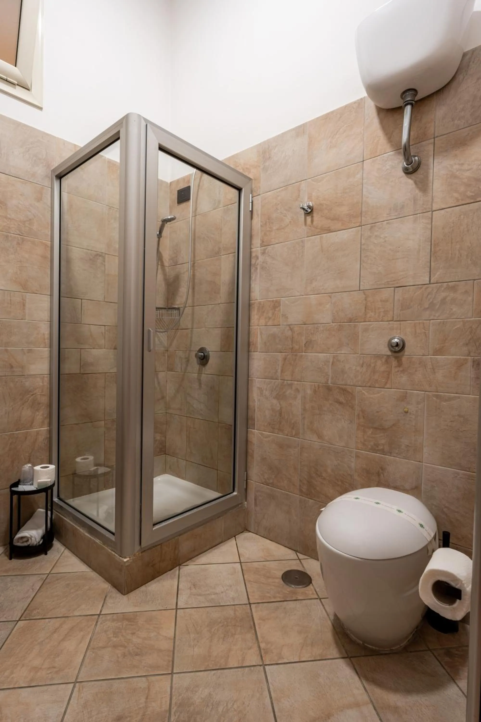 Shower in Hotel Diamond