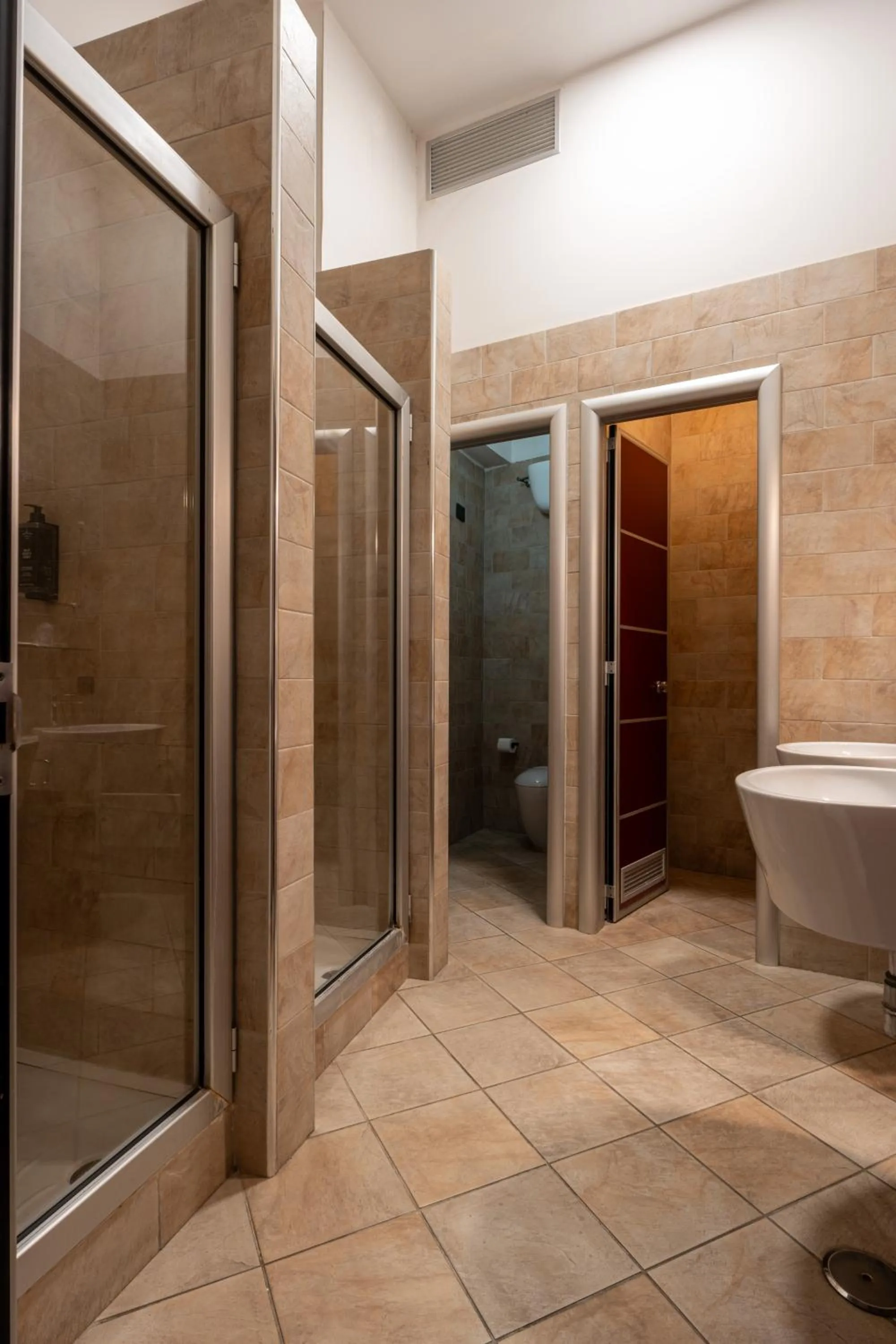 Shower in Hotel Diamond