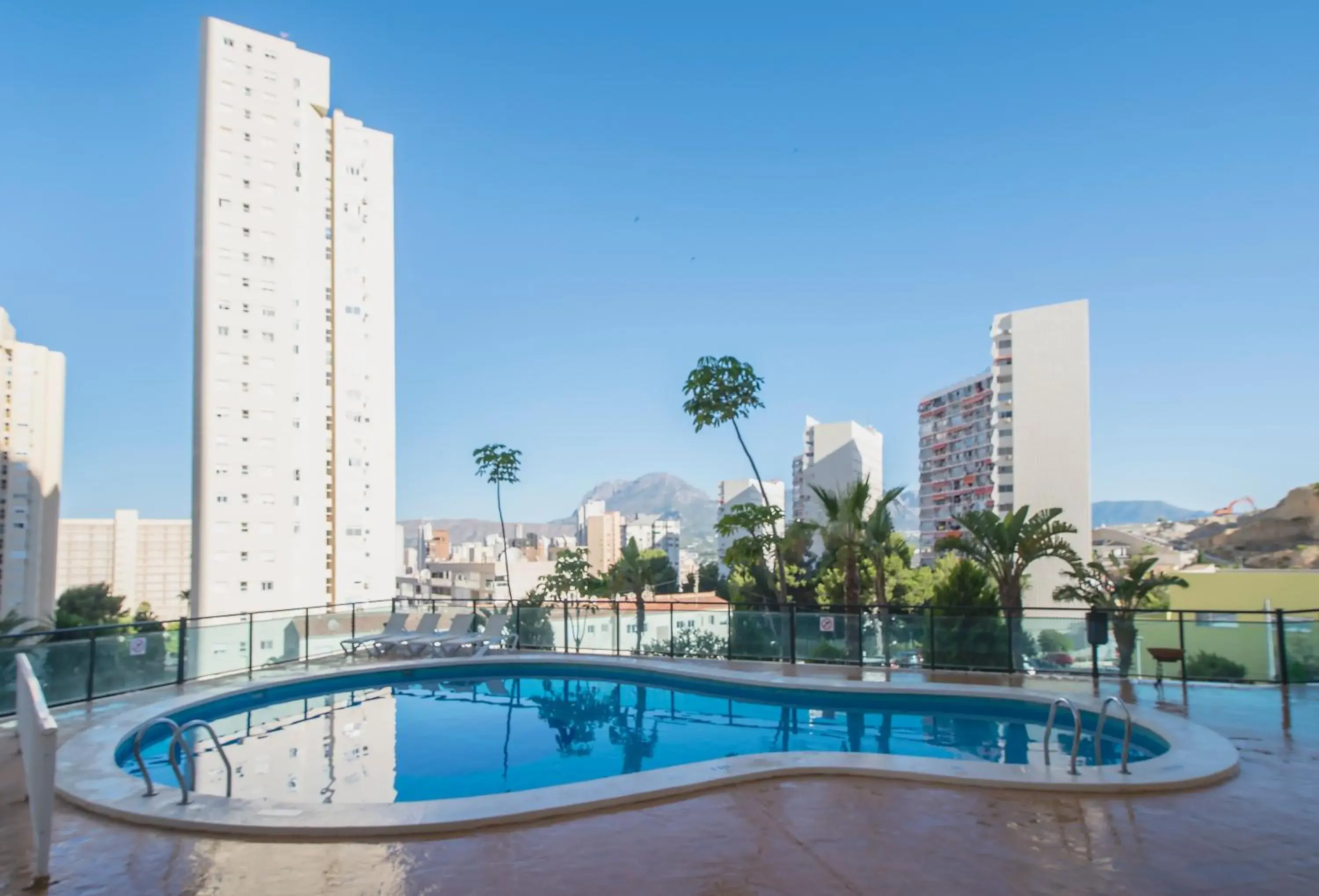 Swimming pool in Pierre & Vacances Apartamentos Benidorm Horizon Swimming pool in Pierre & Vacances Apartamentos Benidorm Horizon