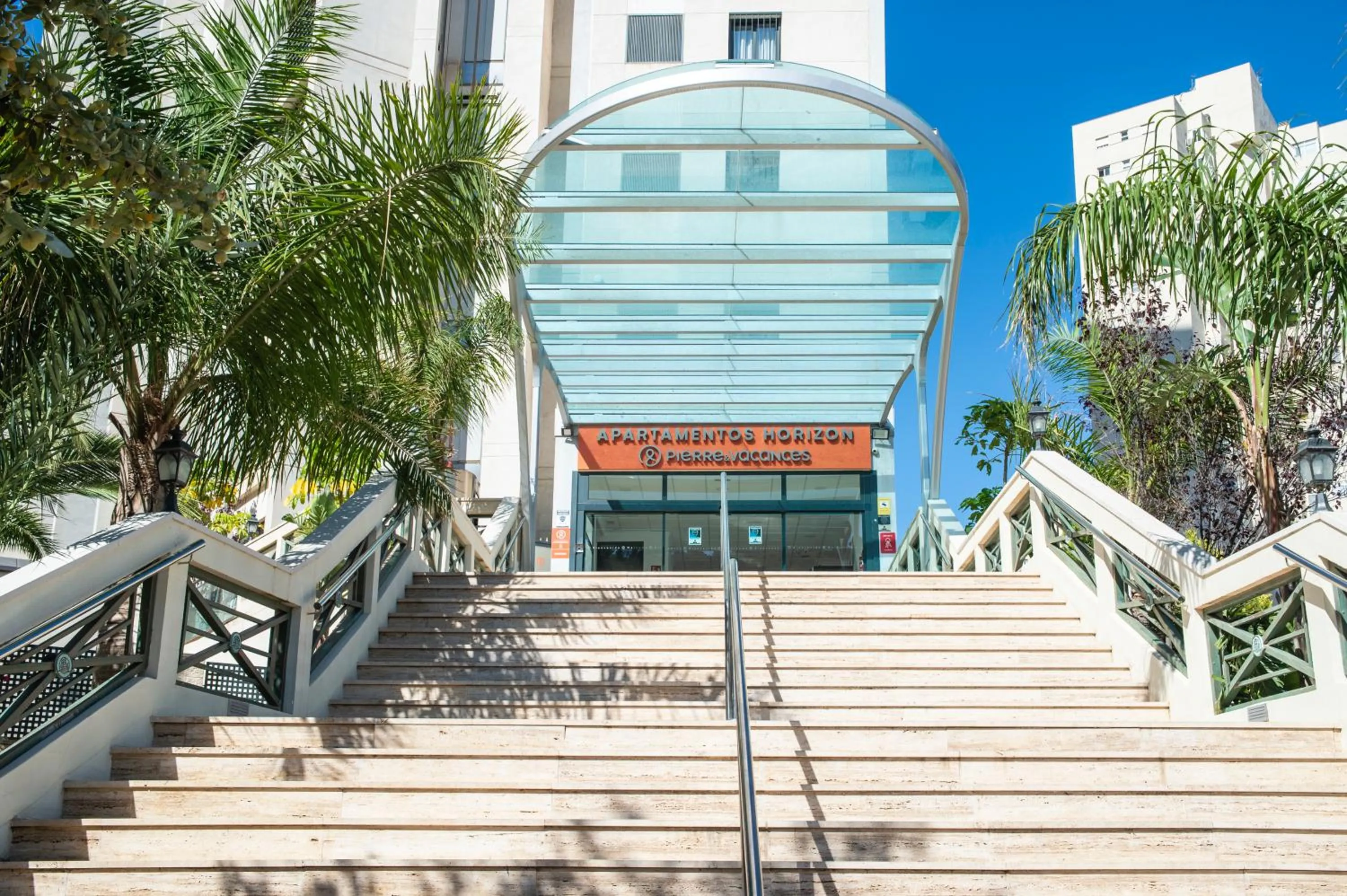 Facade/entrance in Pierre & Vacances Apartamentos Benidorm Horizon