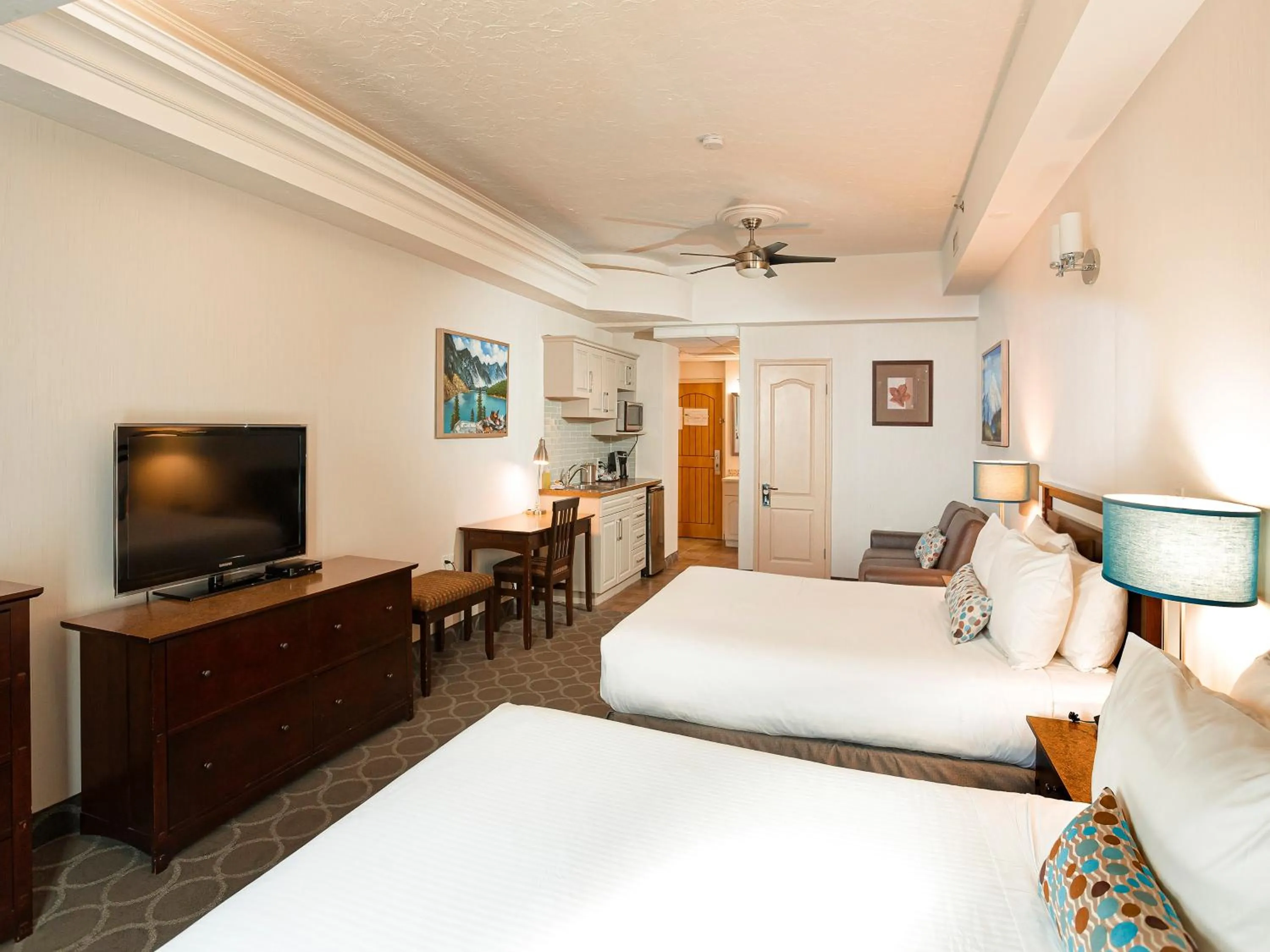 Bedroom in High Country Inn