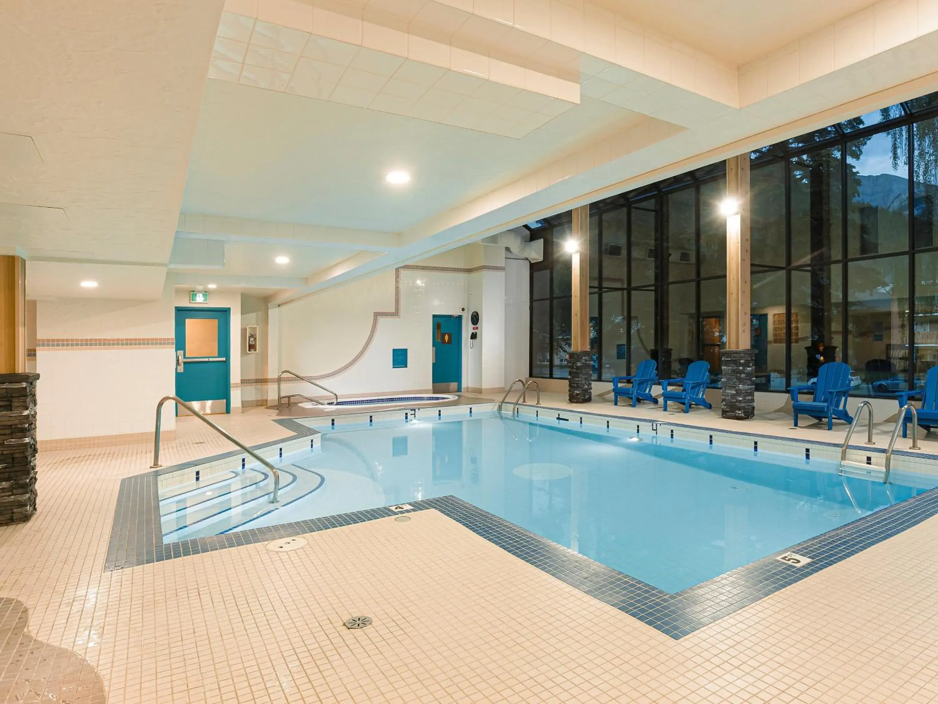 Swimming pool in High Country Inn Swimming pool in High Country Inn