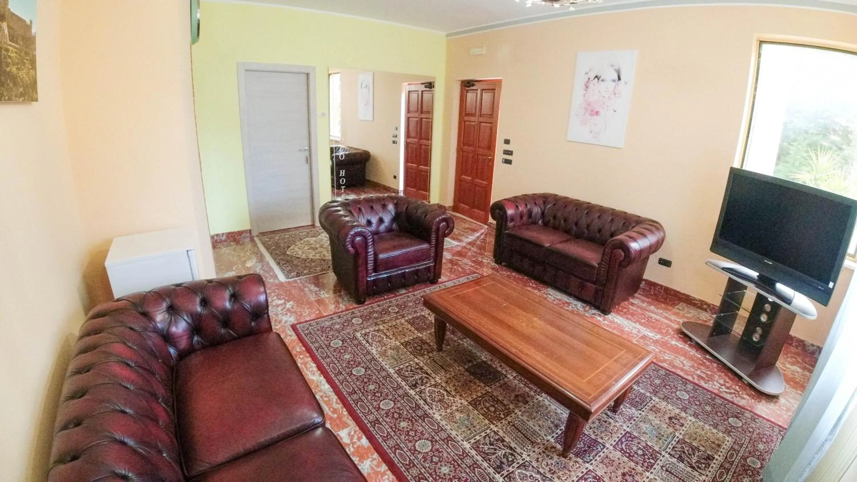 Communal lounge/ TV room in Il Piccolo Hotel