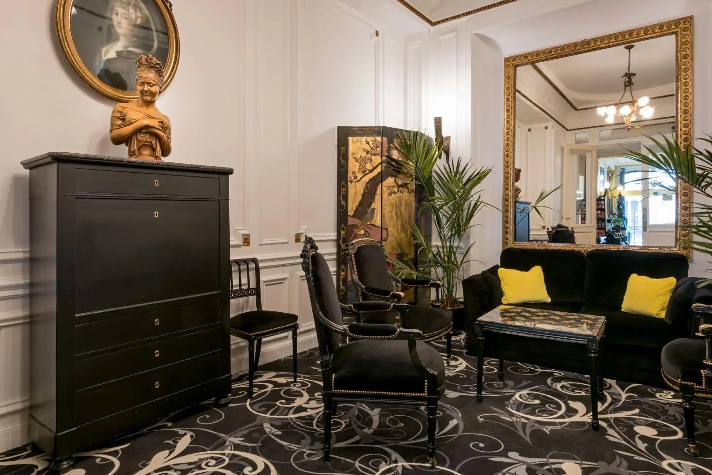 Lobby or reception in Hotel Peyris Opera Lobby or reception in Hotel Peyris Opera