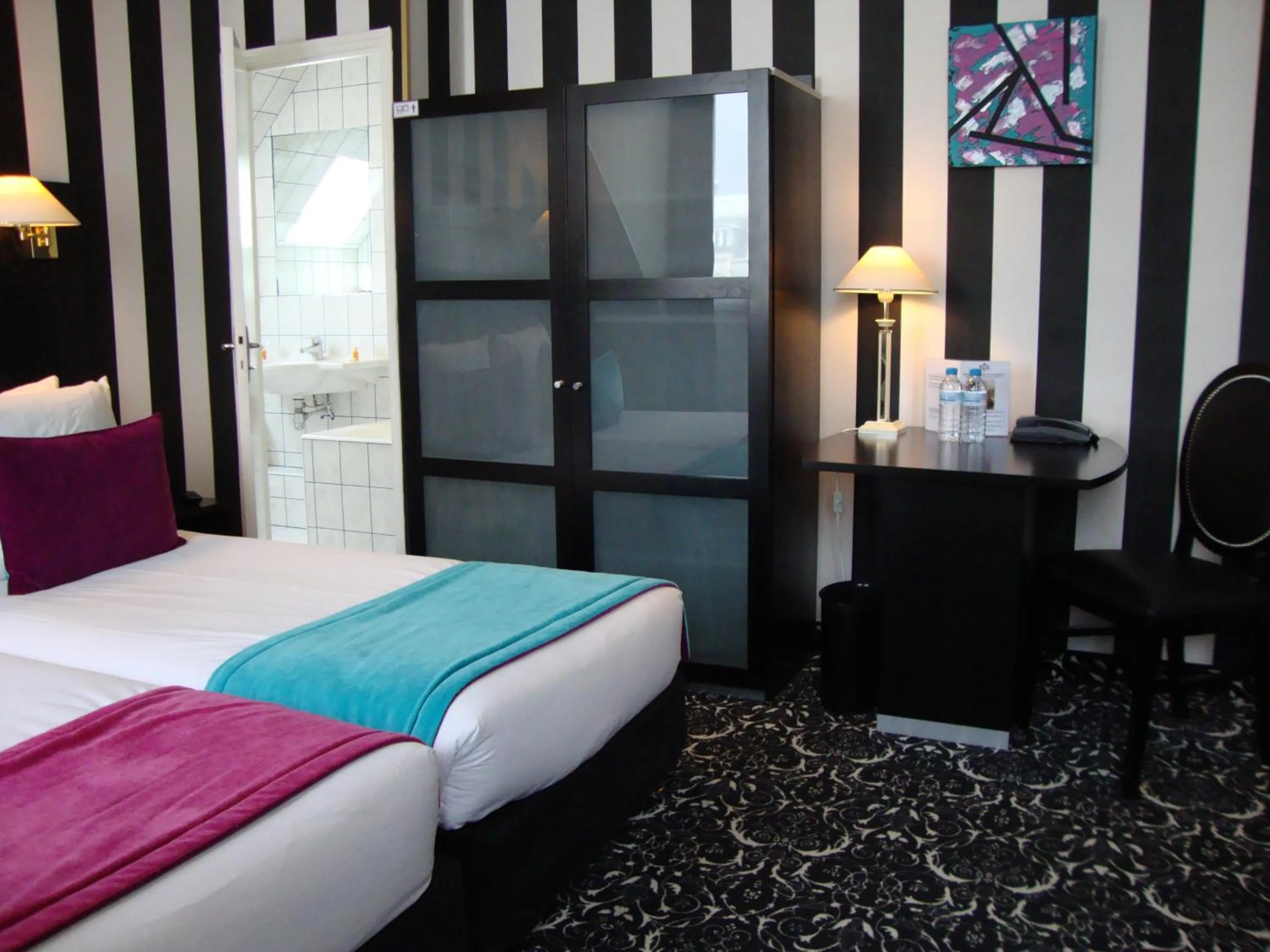 Bed in Hotel Peyris Opera