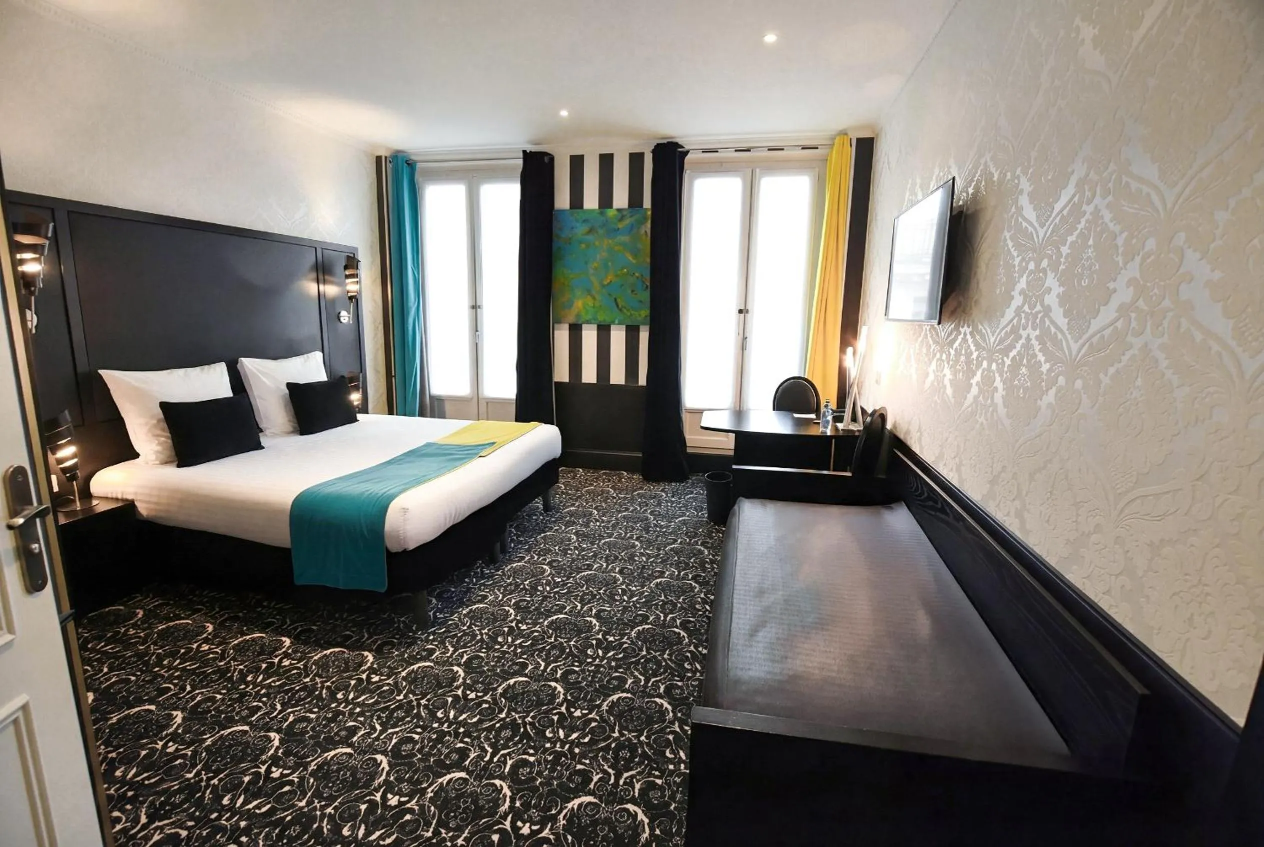 Bed in Hotel Peyris Opera