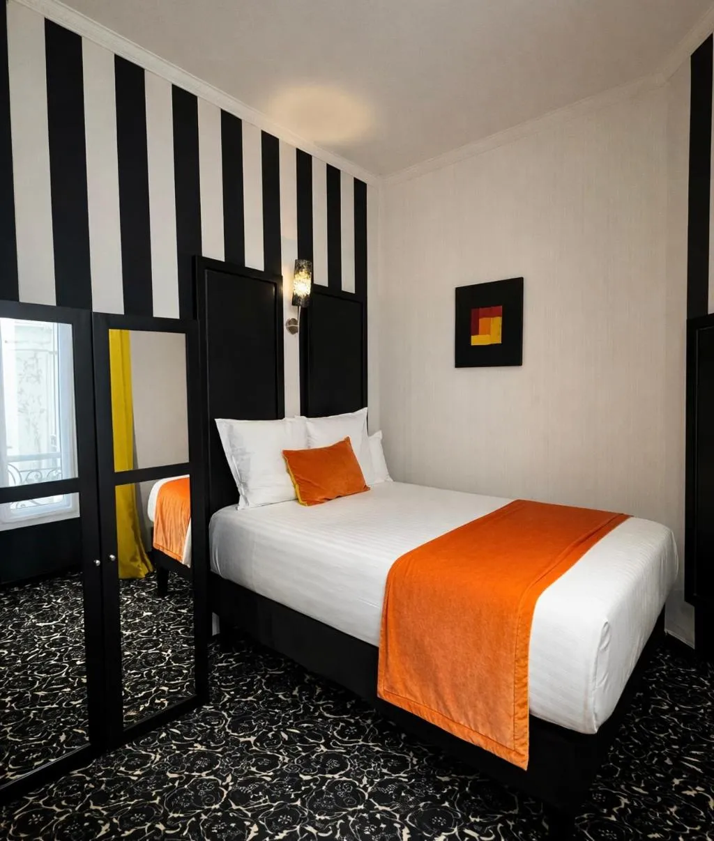 Bed in Hotel Peyris Opera