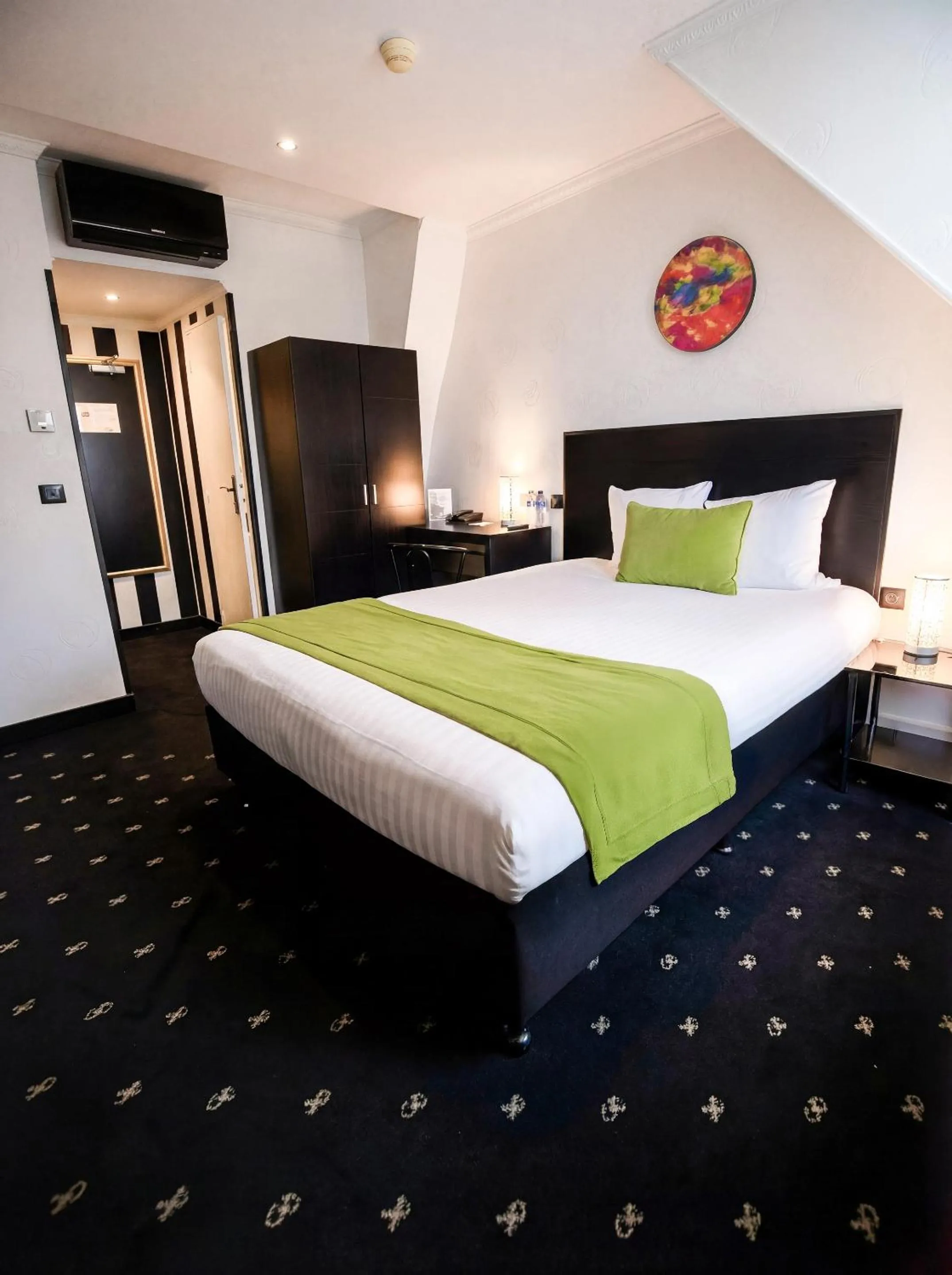 Bed in Hotel Peyris Opera