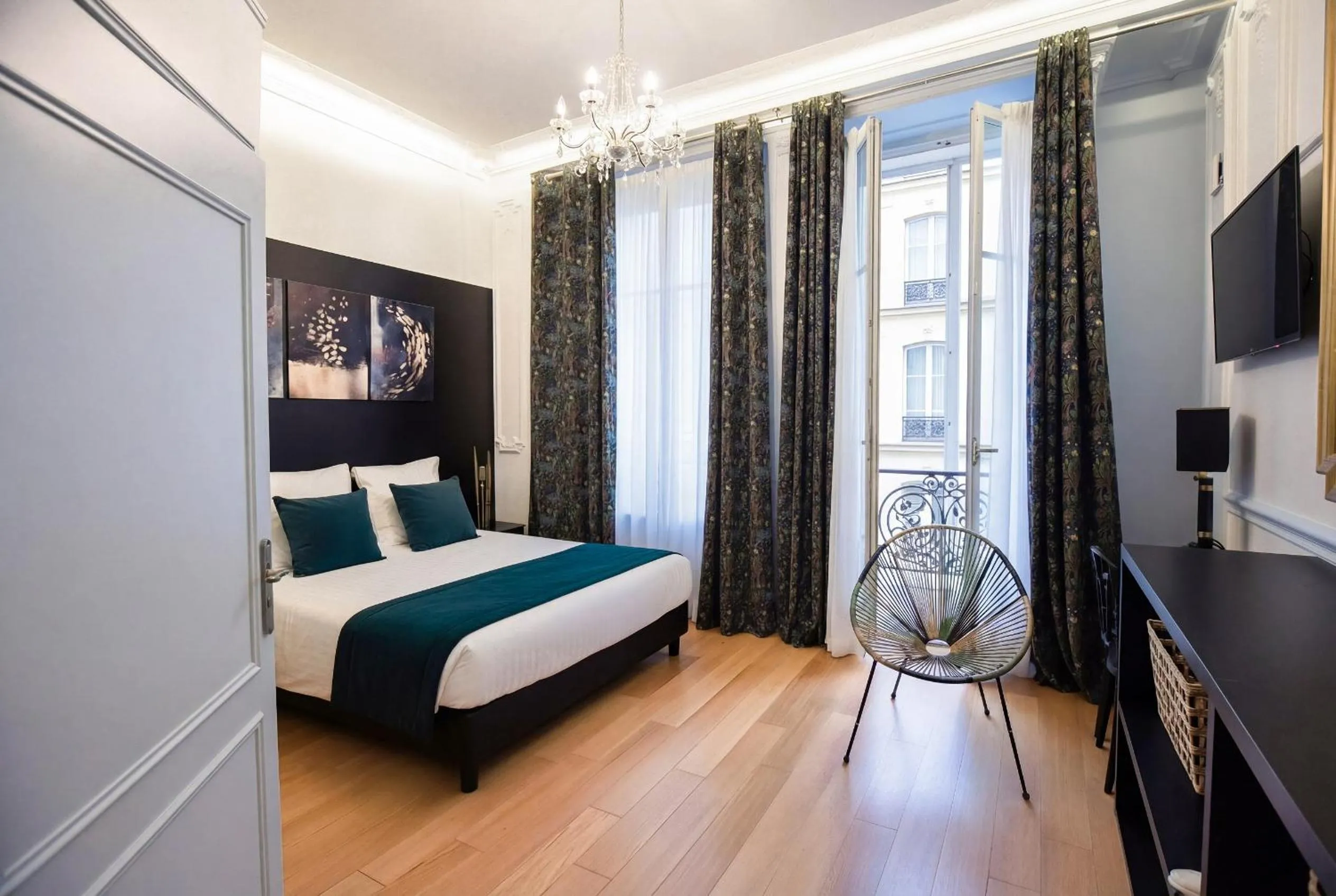 Bed in Hotel Peyris Opera