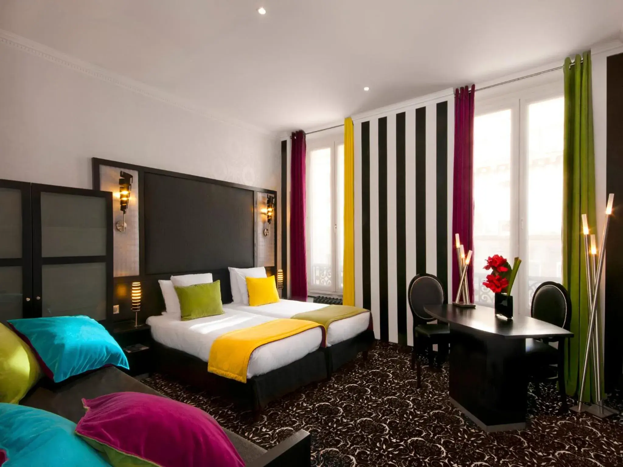 Photo of the whole room, Bed in Hotel Peyris Opera Photo of the whole room, Bed in Hotel Peyris Opera