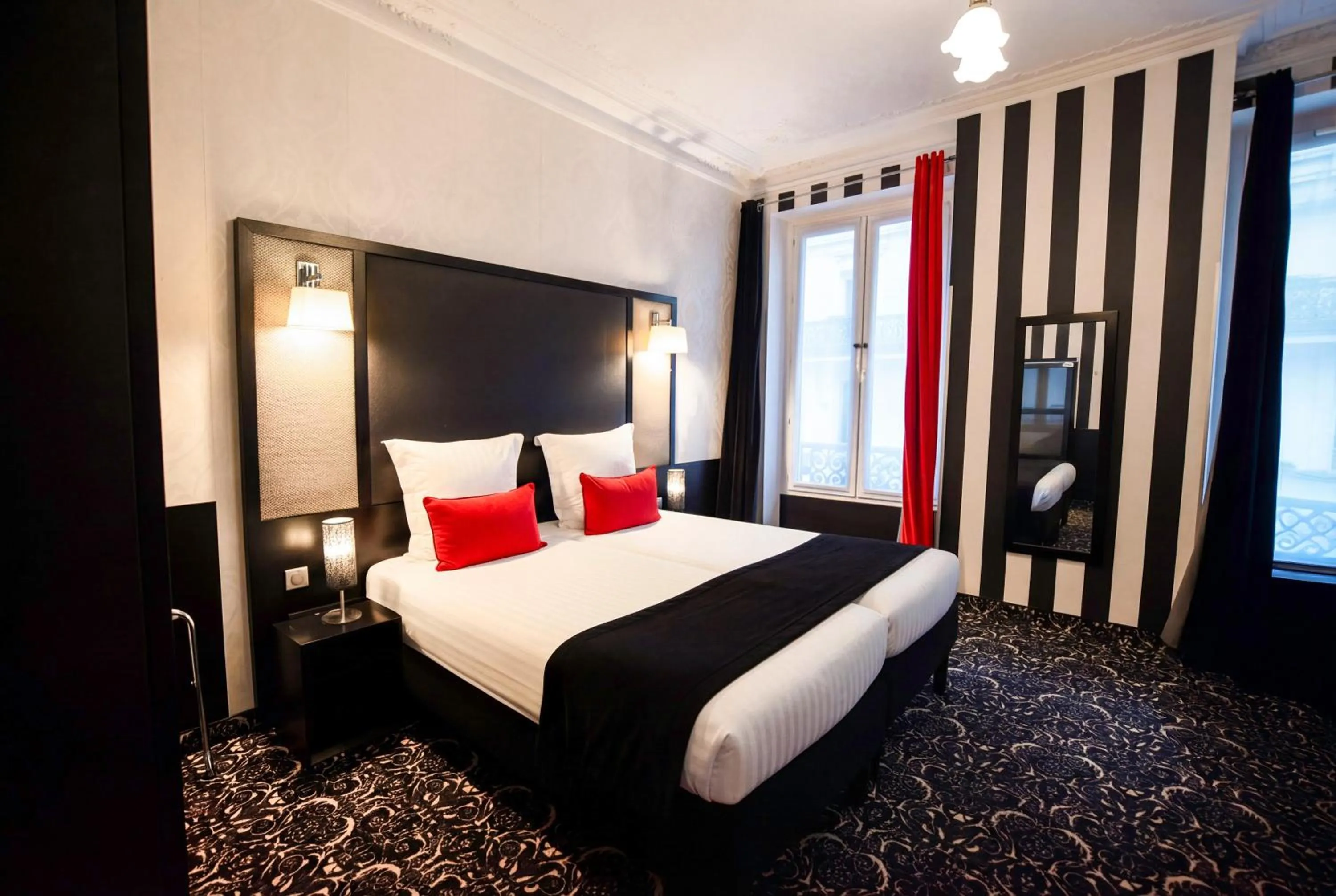Bed in Hotel Peyris Opera