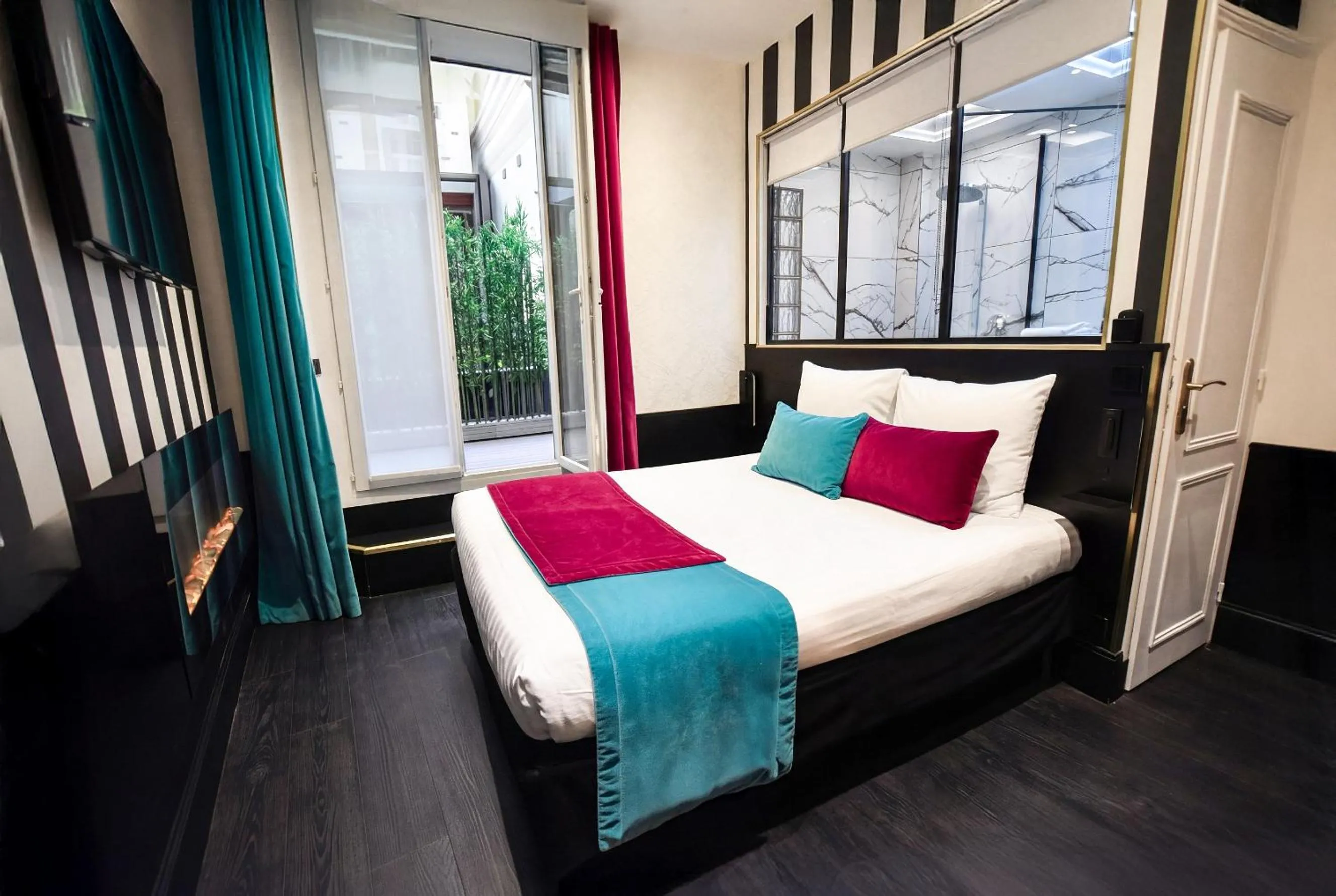 Bed in Hotel Peyris Opera
