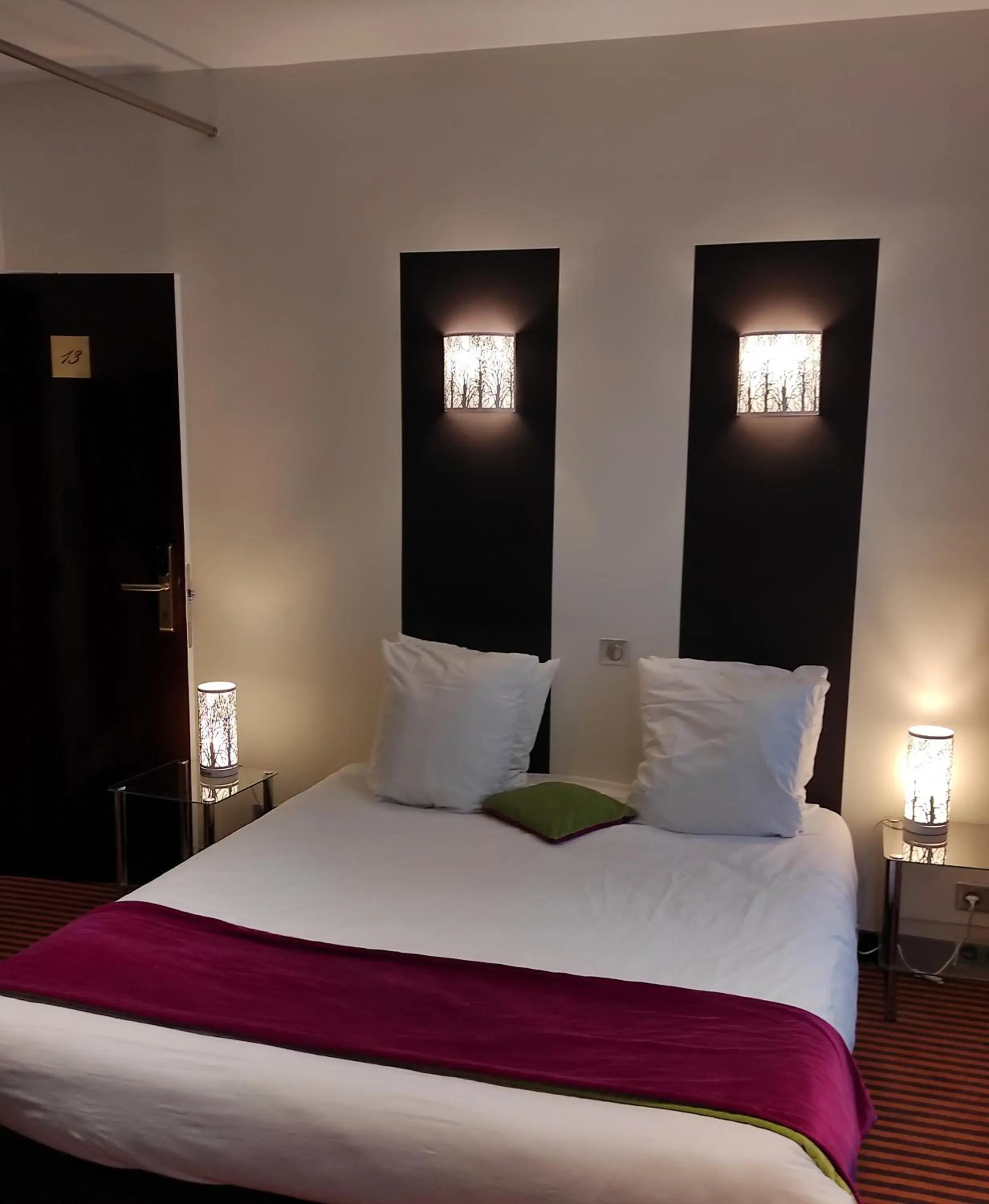 Bed in Hotel Peyris Opera Bed in Hotel Peyris Opera