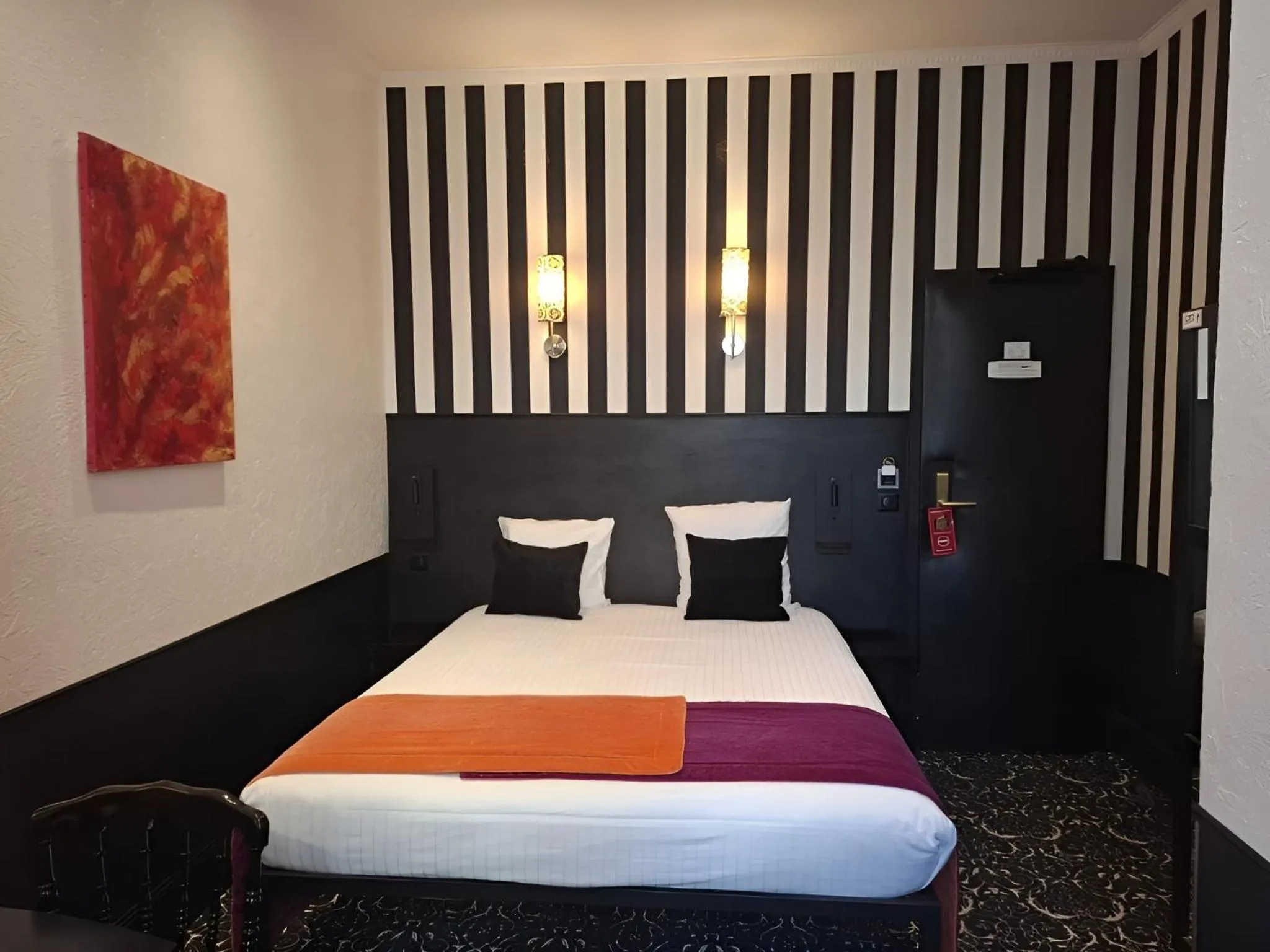 Bed in Hotel Peyris Opera