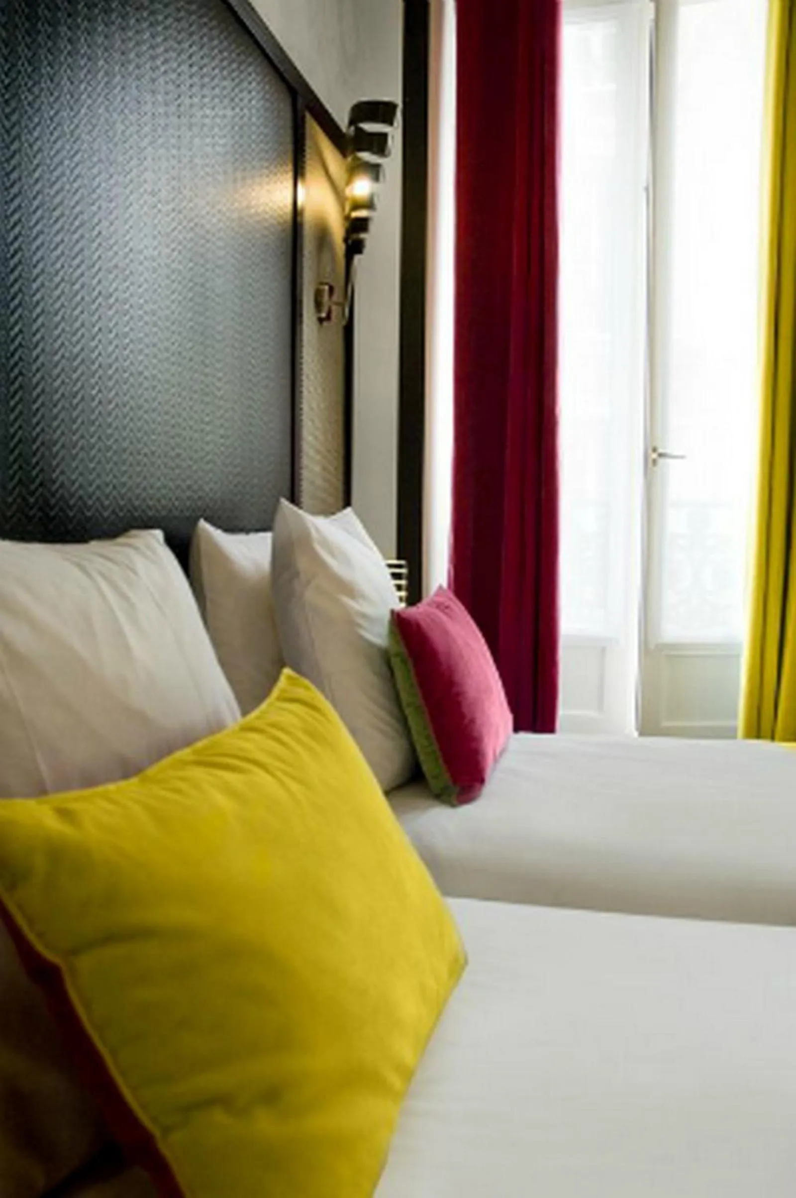 Bed in Hotel Peyris Opera