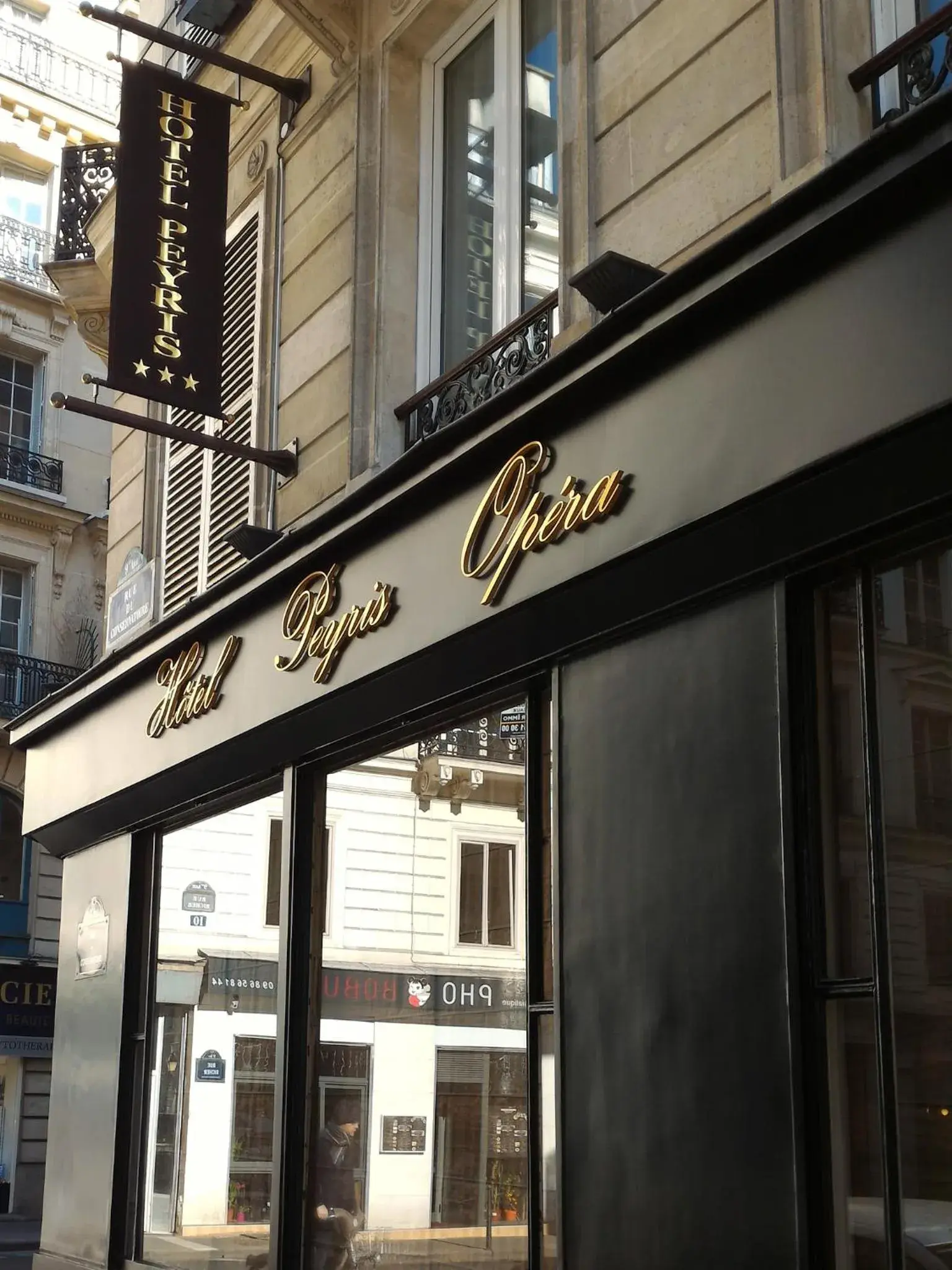 Facade/entrance in Hotel Peyris Opera Facade/entrance in Hotel Peyris Opera