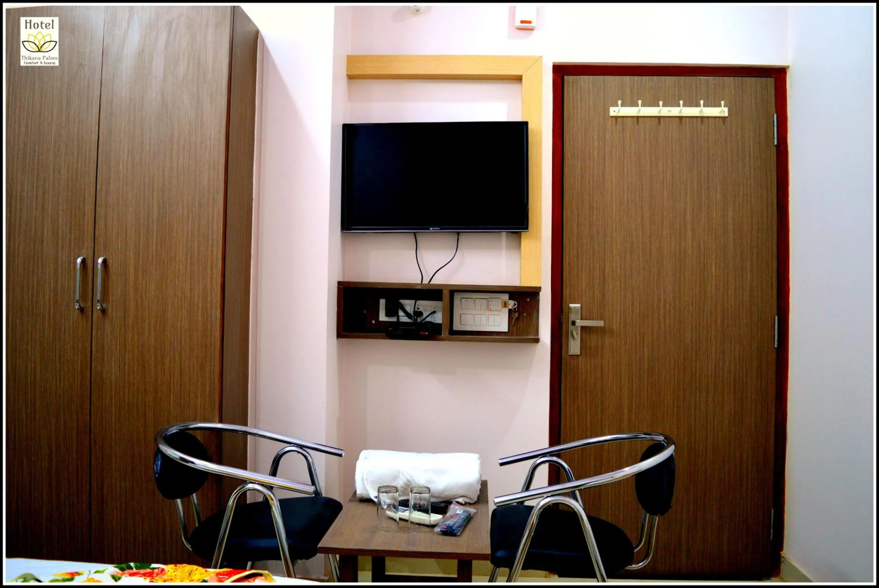 TV and multimedia in Hotel Thikana Palace