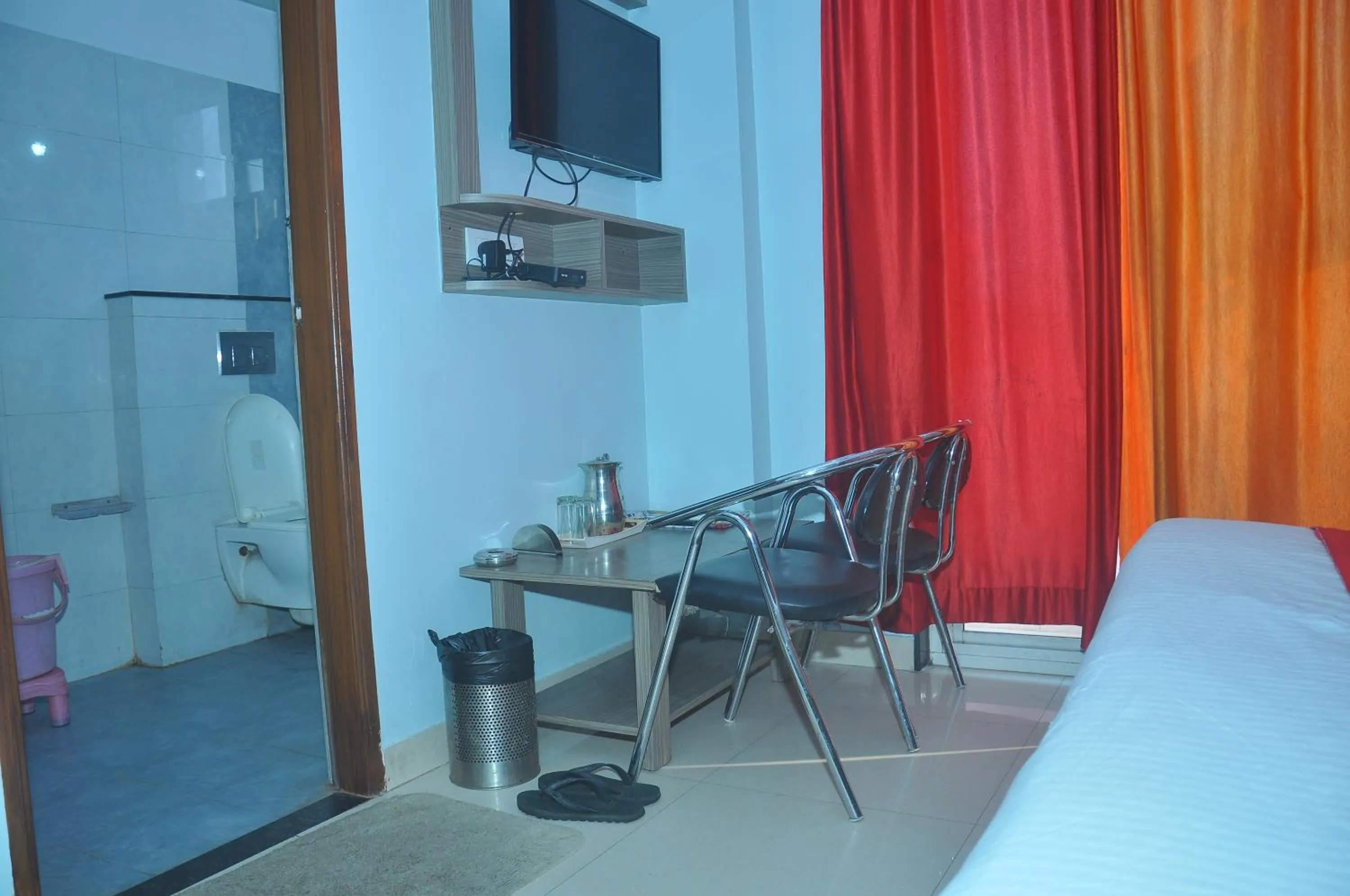 TV and multimedia, Bed in Hotel Thikana Palace