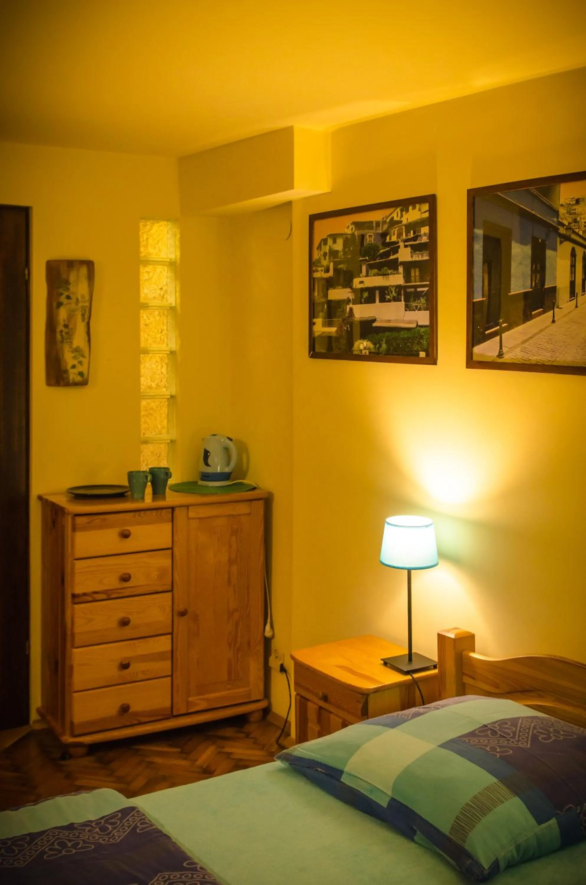 Coffee/tea facilities, Bed in Indalo Rooms