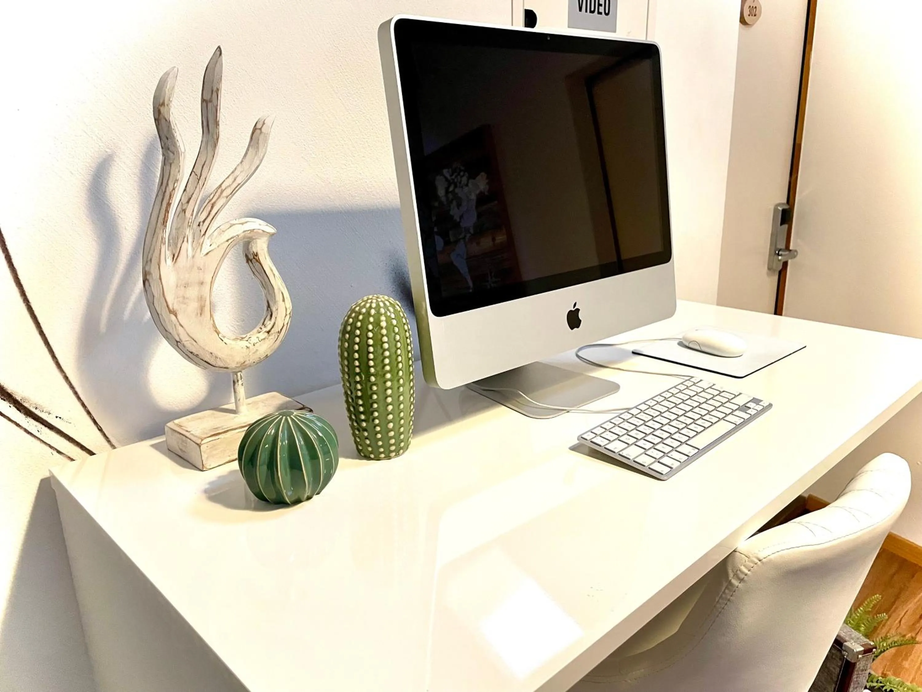 Business facilities in VIVA Hostel